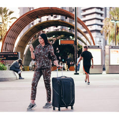 AMERICAN TOURISTER Zoom Turbo Softside Expandable Spinner Wheel Luggage U1