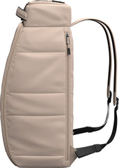 D_b_ Hugger Backpack Fogbow Beige 30 L U2