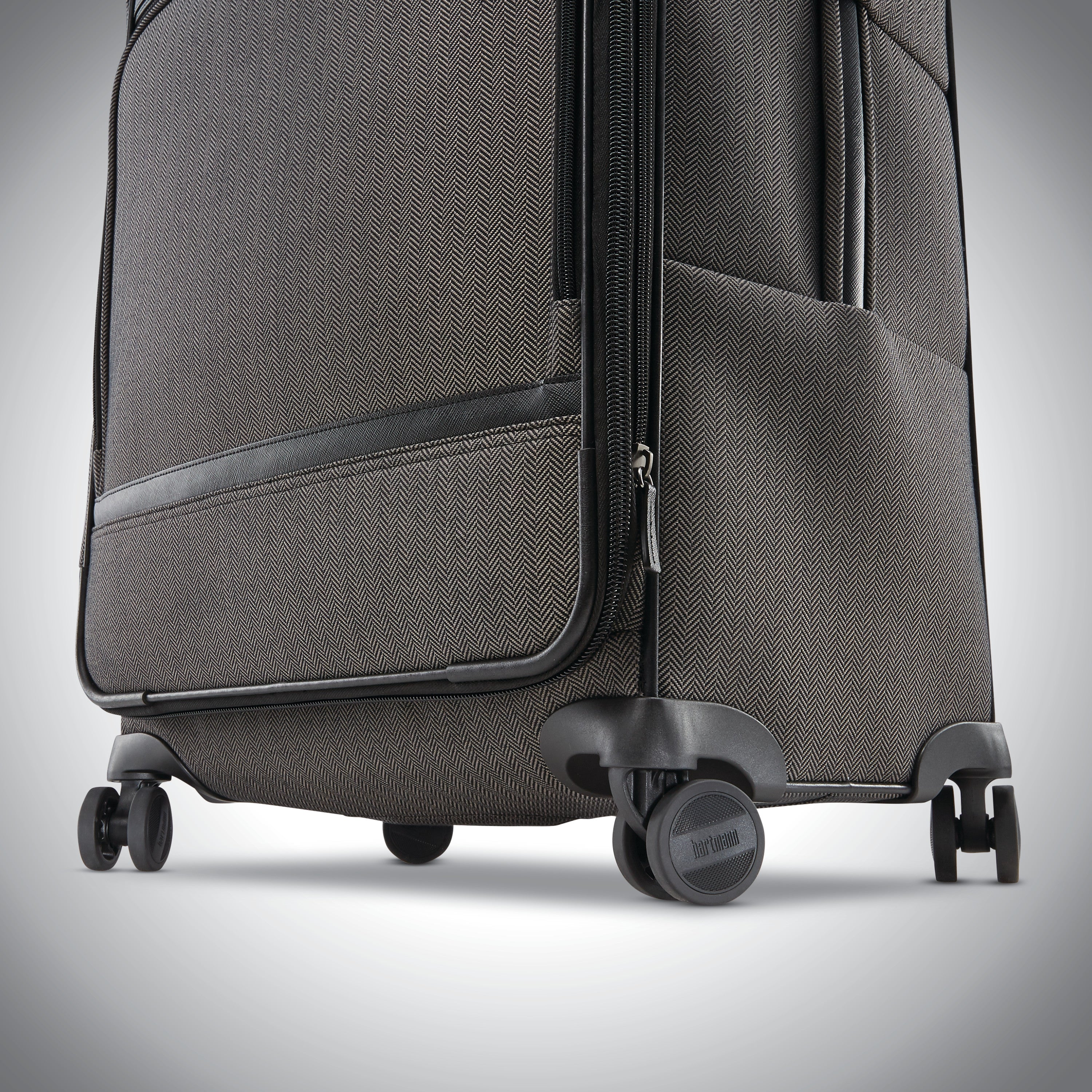 Hartmann Herringbone Deluxe Extended Journey Expandable Spinner ( Black Herringbone , One Size ) Black Herringbone One Size U2