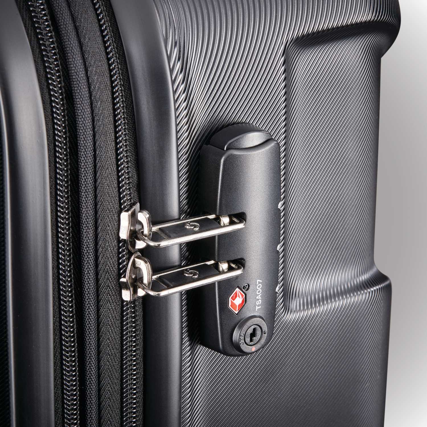 Samsonite Centric 28-inch Hardside Spinner ( Black , One Size ) Black One Size U2
