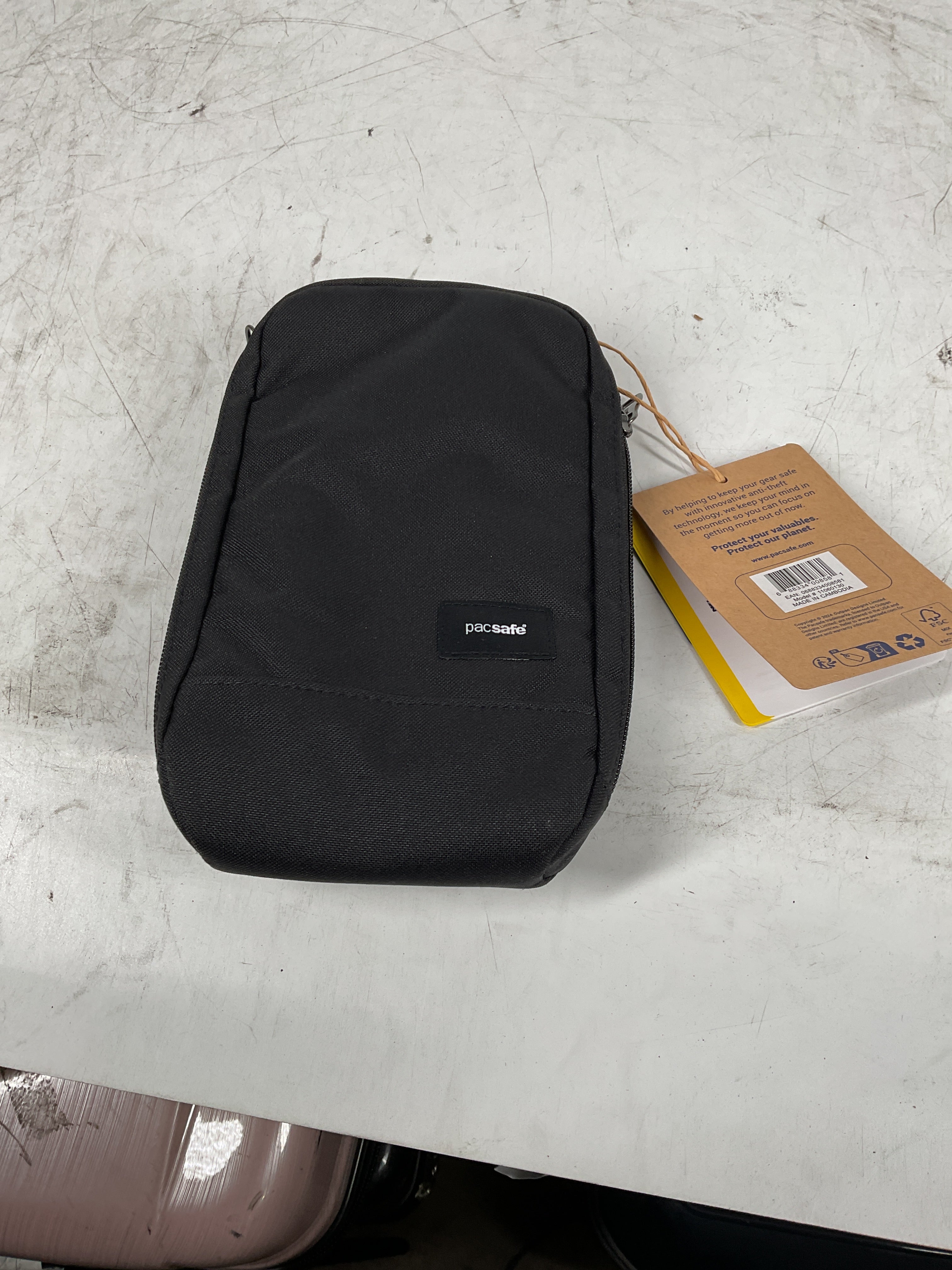 Pacsafe RFIDsafe RFID Blocking Tech Crossbody Black  U1