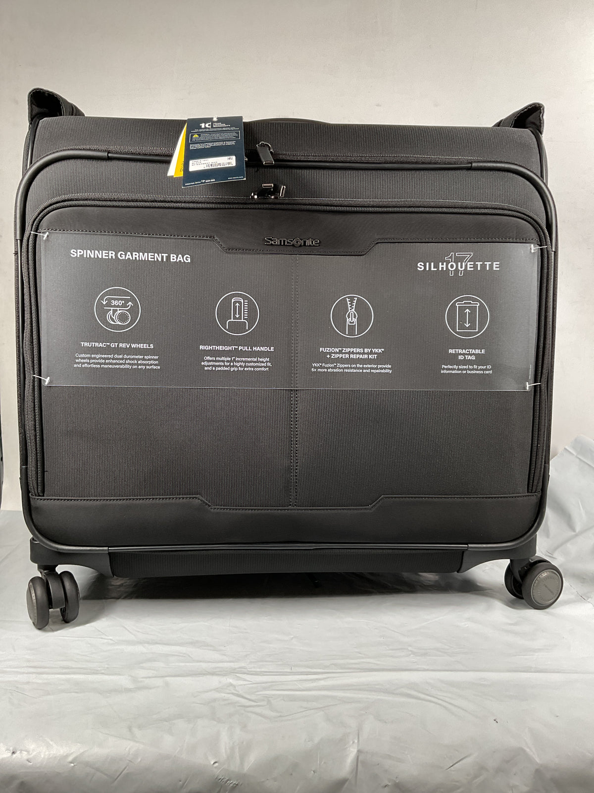 Samsonite 22.8" Black Garment Bag Spinner Black  U1