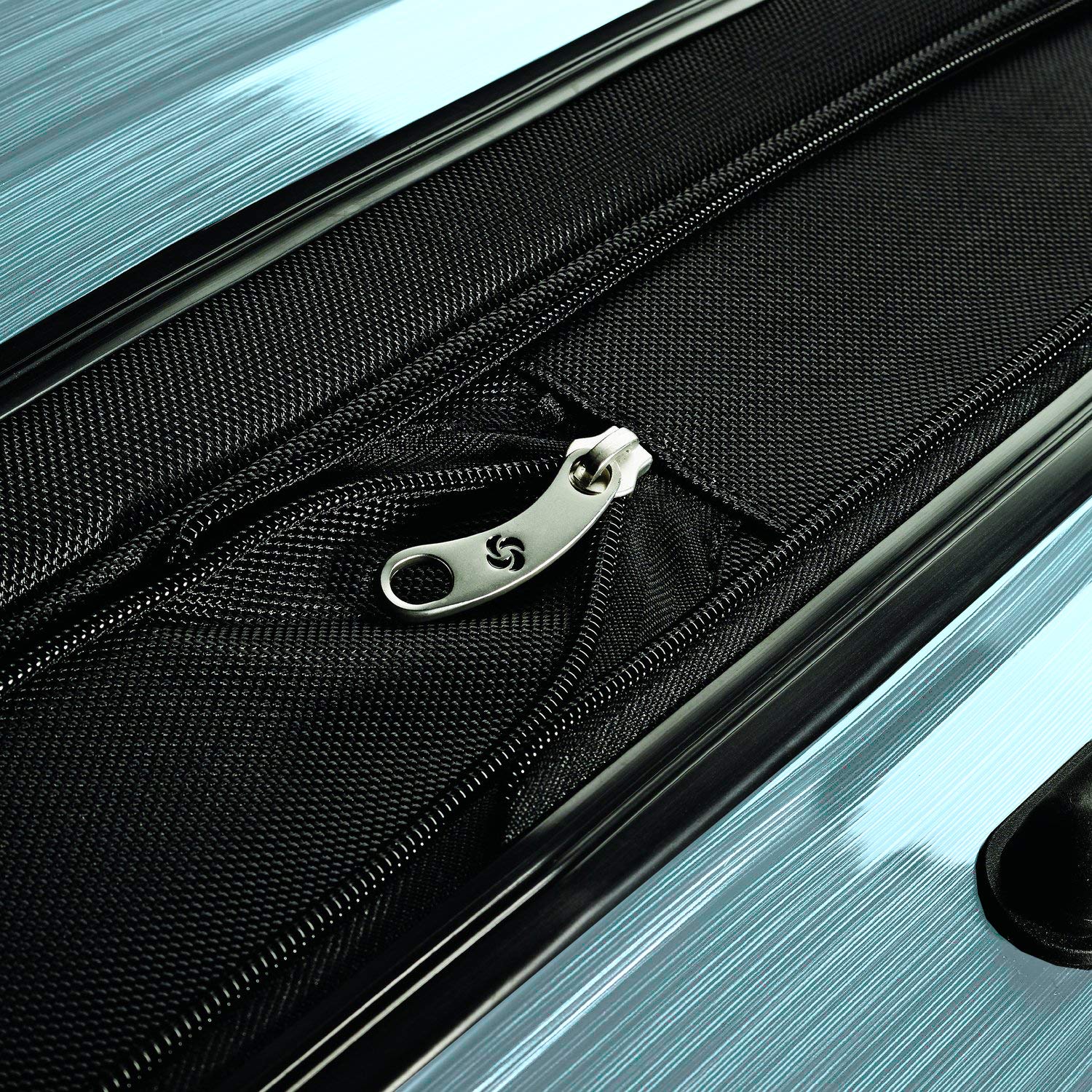 Samsonite Winfield 2 Hardside Luggage with Spinner Wheels Ice Blue Checked Medium 24 Inch U3