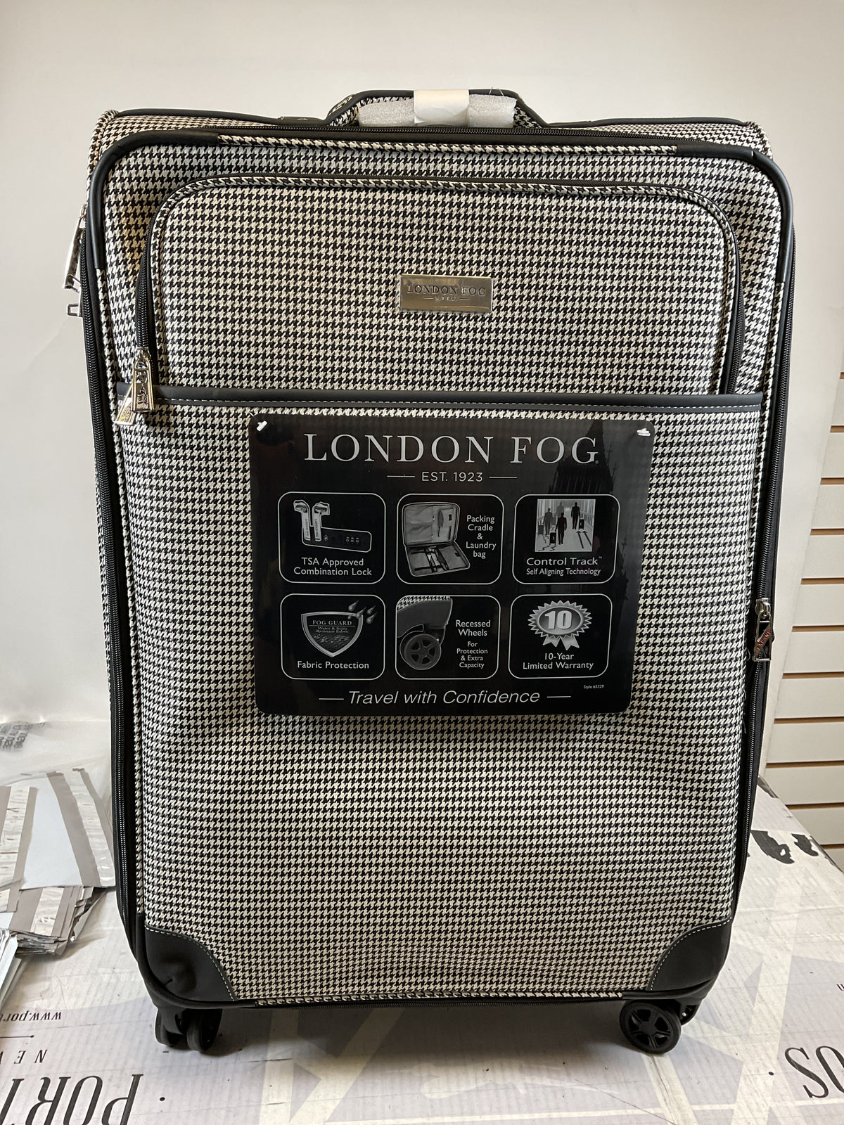 London Fog Cambridge 29" Expandable Spinner Softside Suitcase, Olive Houndstooth Olive Houndstooth 29 U1