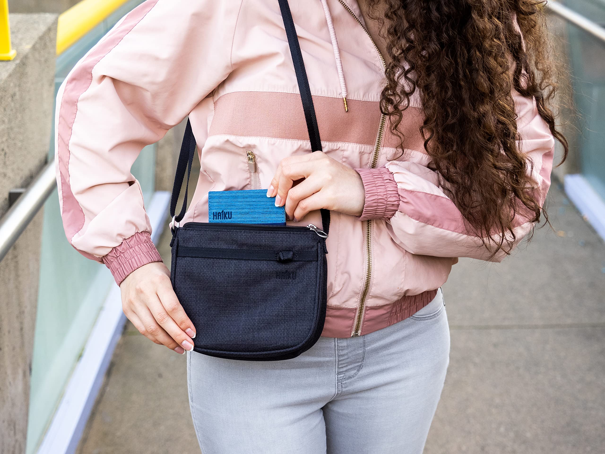 Haiku Lark ( Black in Bloom , One Size ) Black in Bloom One Size U1