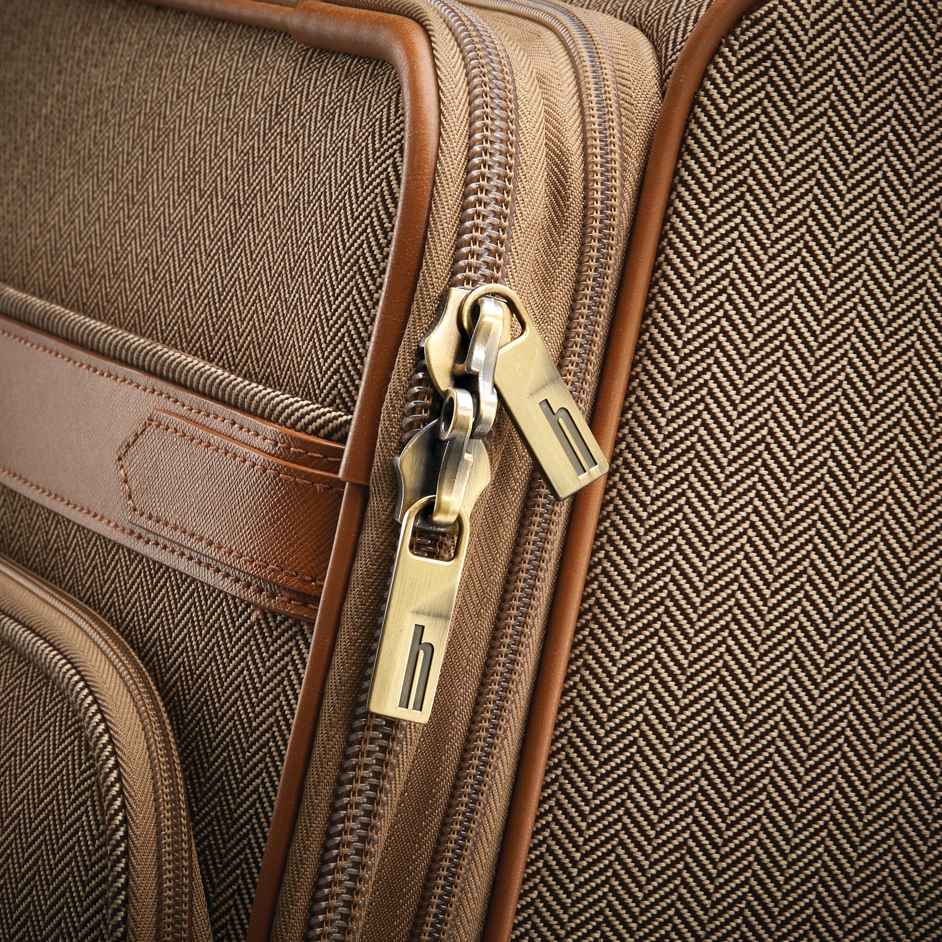 Hartmann Herringbone Deluxe Medium Journey Expandable Spinner ( Terracotta Herringbone , One Size ) Terracotta Herringbone One Size U1