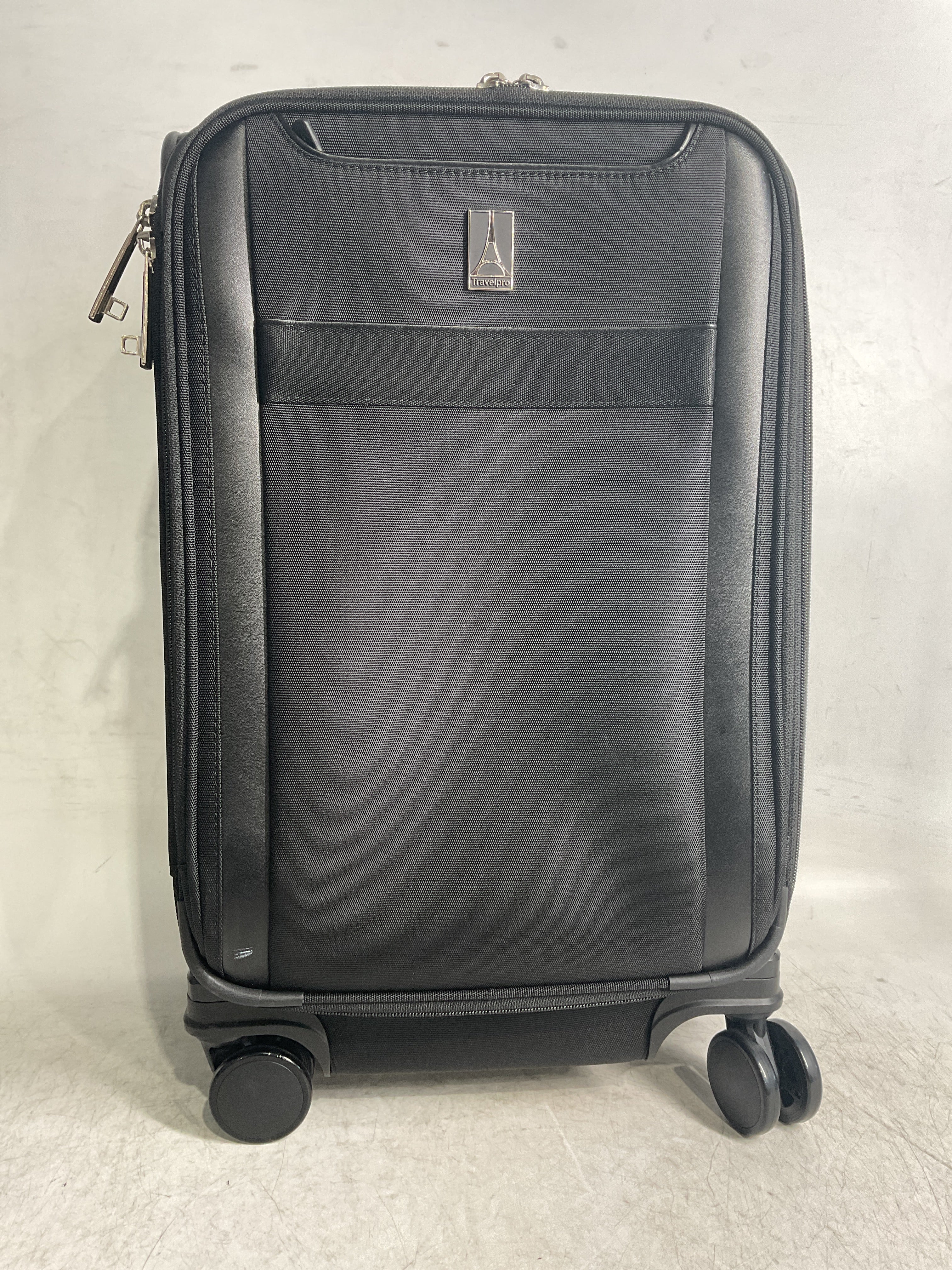 Travelpro Crew Classic Lightweight Softside Expandable Carry on Luggage, 8 Wheel Spinner Suitcase, Men and Women, Carry On 21-Inch, Black Black Carry On U3