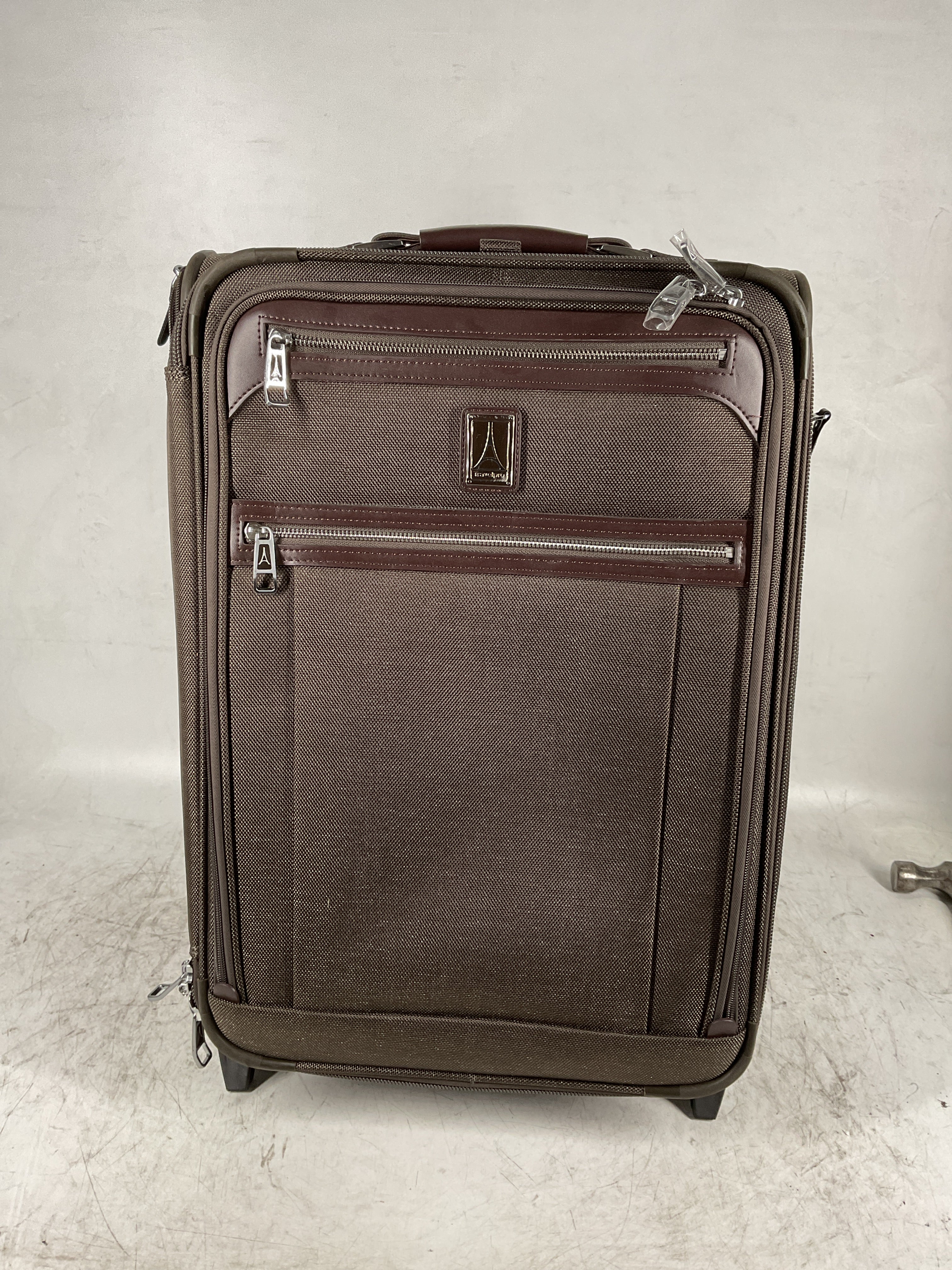 Travelpro Platinum Elite Softside Expandable Carry on Luggage, 2 Wheel Upright Suitcase, USB Port, Men and Women, Rich Espresso, Carry On 22-Inch Rich Espresso Carry-On 22-Inch U1
