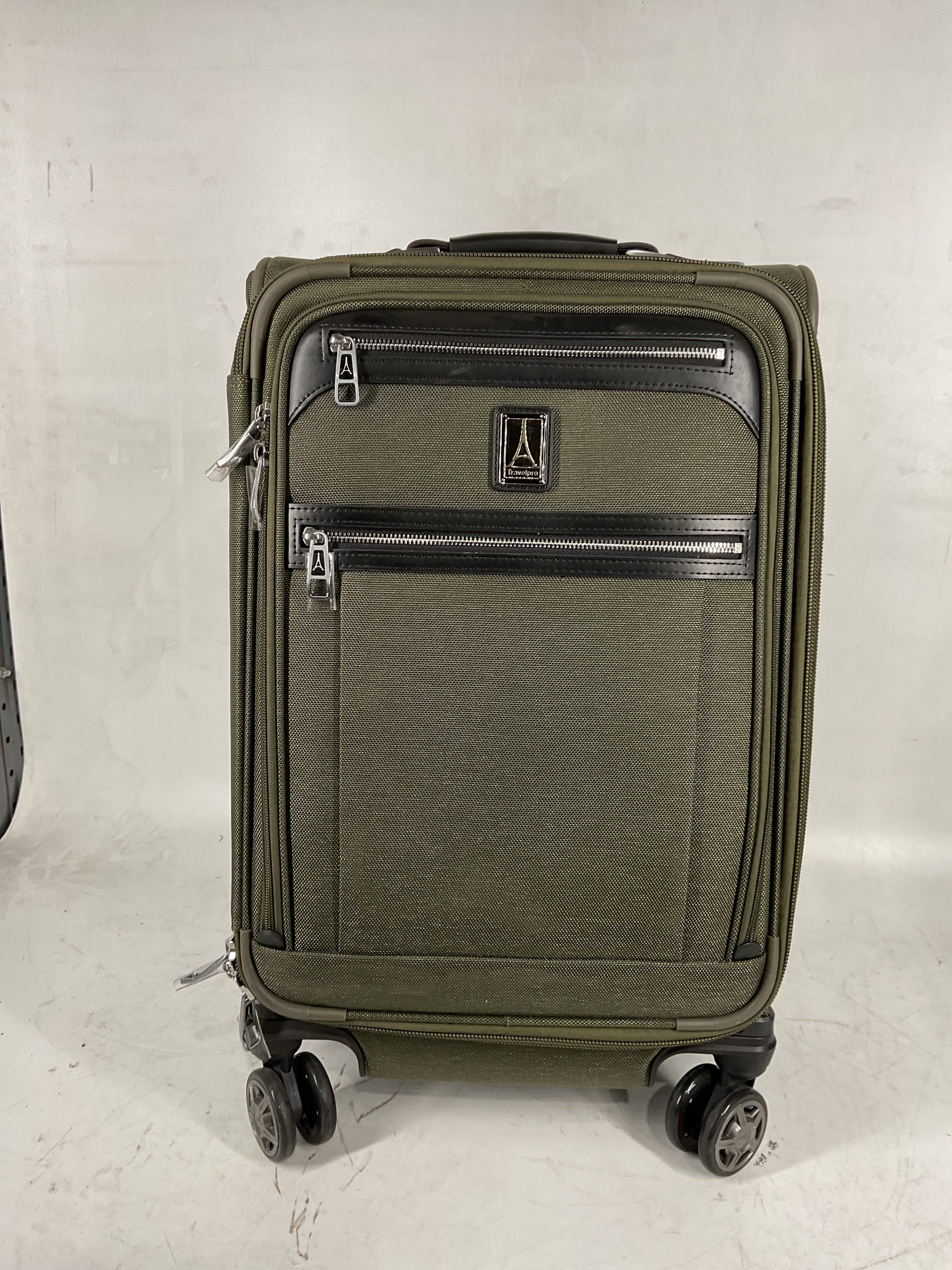 Travelpro Platinum Elite Softside Expandable Carry on Luggage, 8 Wheel Spinner Suitcase, USB Port, Suiter, Men and Women, Pilot Green, Carry On 21-Inch Pilot Green Carry-On 21-Inch U2