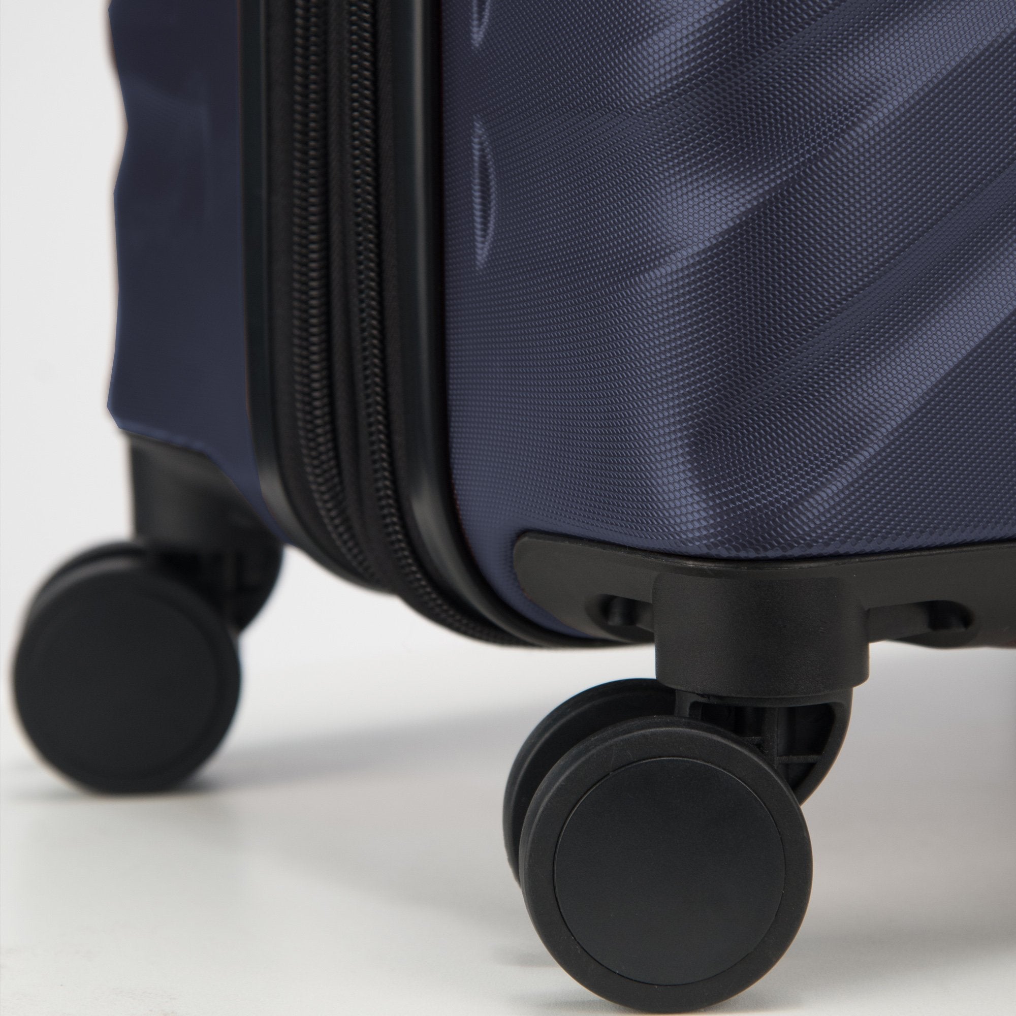 Delsey Alexis Lightweight Luggage Set 3 Piece, Double Wheel Hardshell Suitcases, Expandable Spinner Suitcase with TSA Lock and Carry On to Delsey Alexis Lightweight Luggage, Double Wheel Hardshell Suitcases, Expandable Spinner Suitcase with TSA  U5
