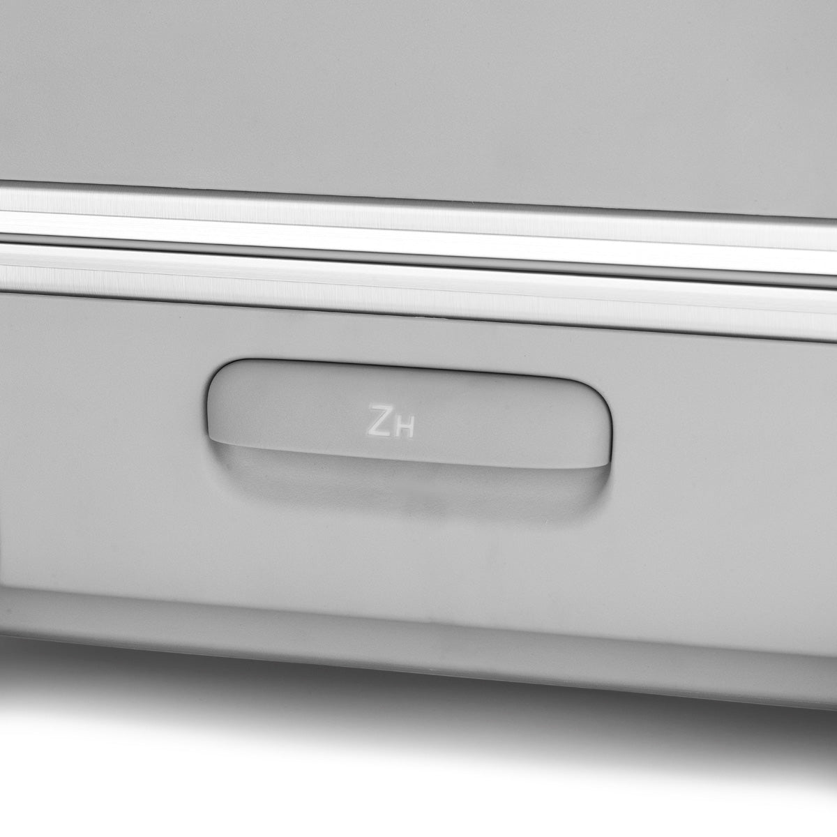 ZERO Halliburton Pursuit Aluminum Hardside Travel Case ( Silver , Medium Travel Case ) Silver Medium Travel Case U1