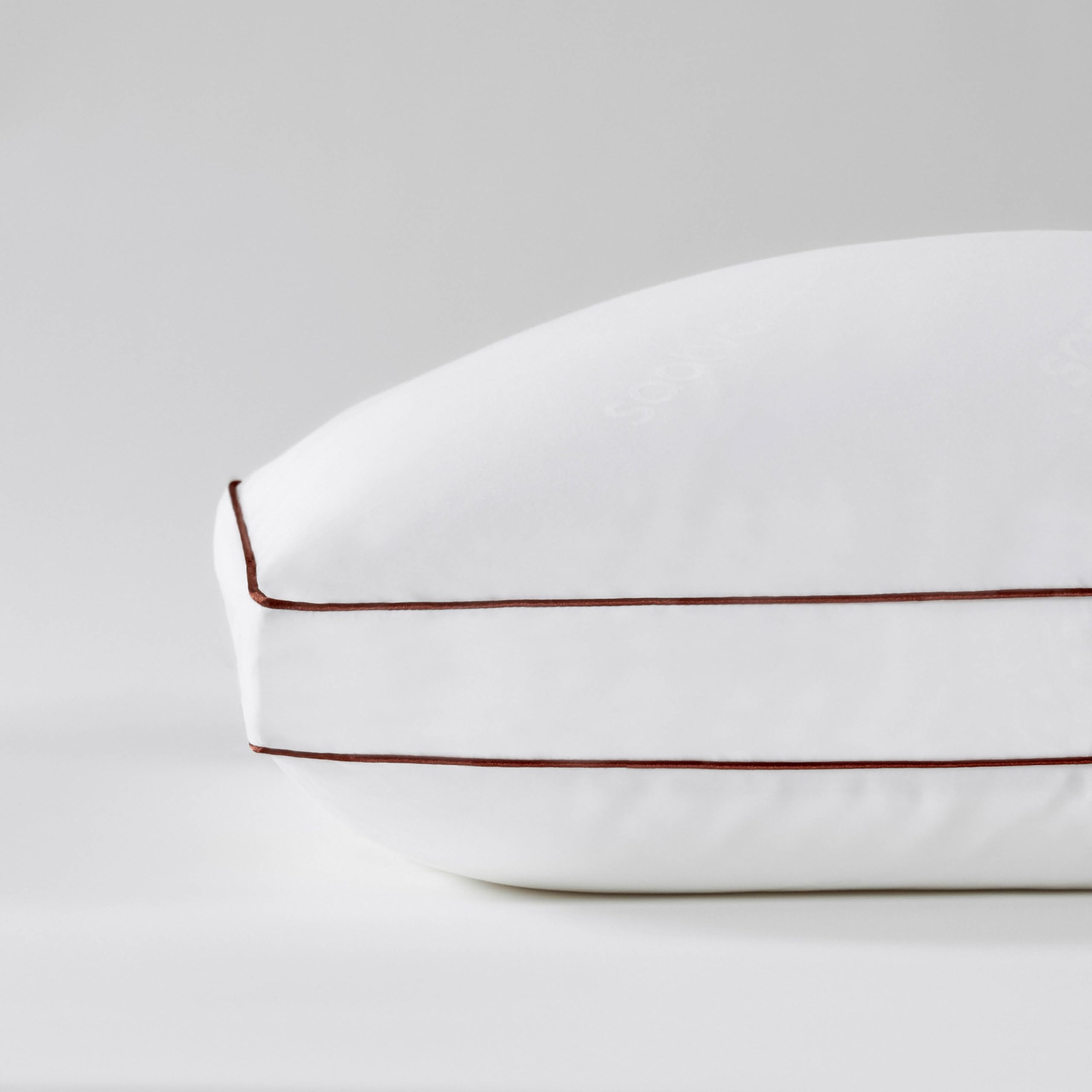 Saatva Latex Pillow - Standard Loft (4” - 5”) - Hypoallergenic Pillow with Shredded Latex Core - Breathable - Machine Washable Organic Cotton Cover - Queen (28"x18") 1 Pack White Standard/Queen (Pack of 1) U3