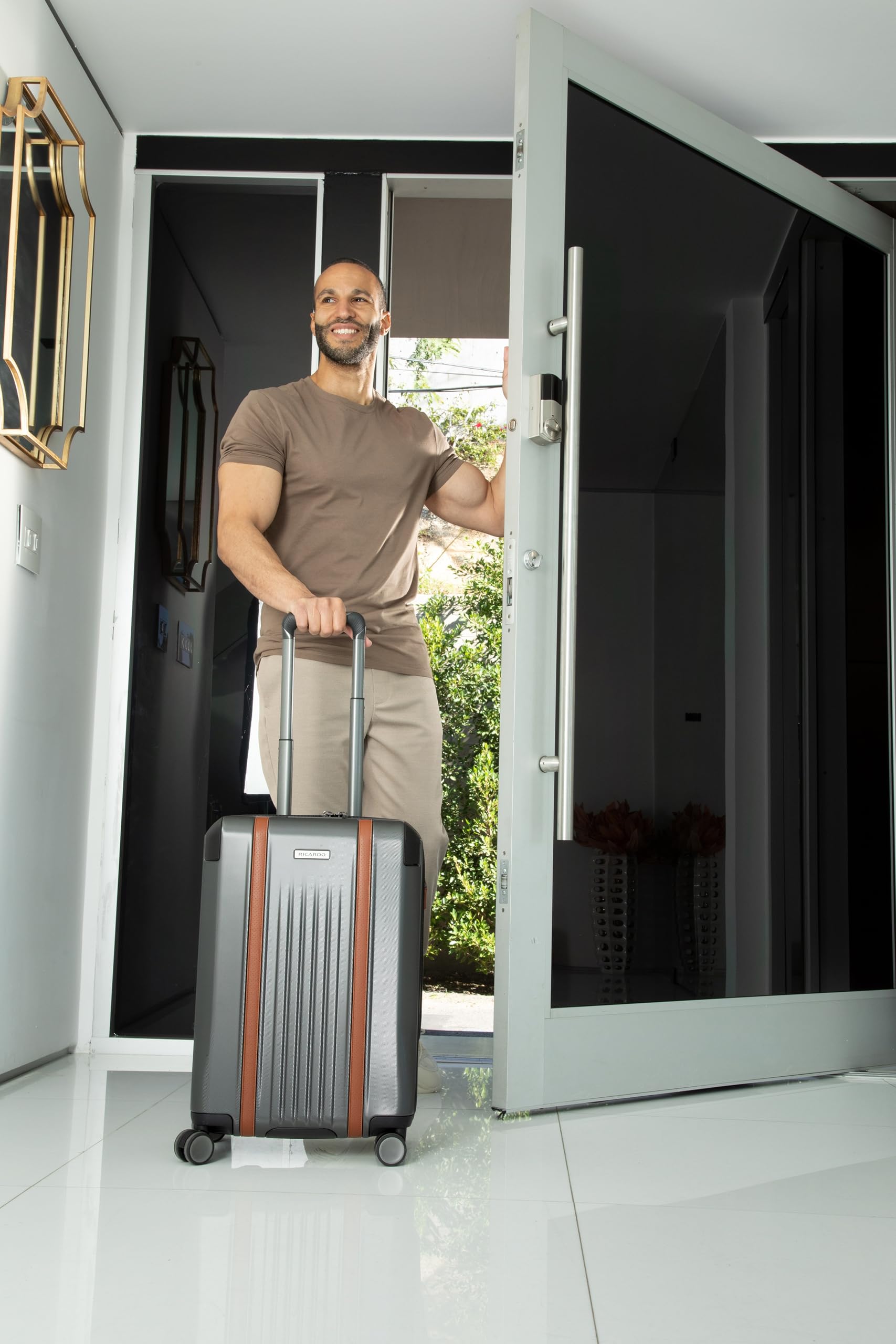 Ricardo Beverly Hills Montecito 2.0 Hardside with Dual Spinning Wheels, Expandable with Comfort Grip for Easy Packing and Moving, Men and Women ( Graphite , Check-In Large 29-Inch ) Graphite Check In Large 29 Inch U1