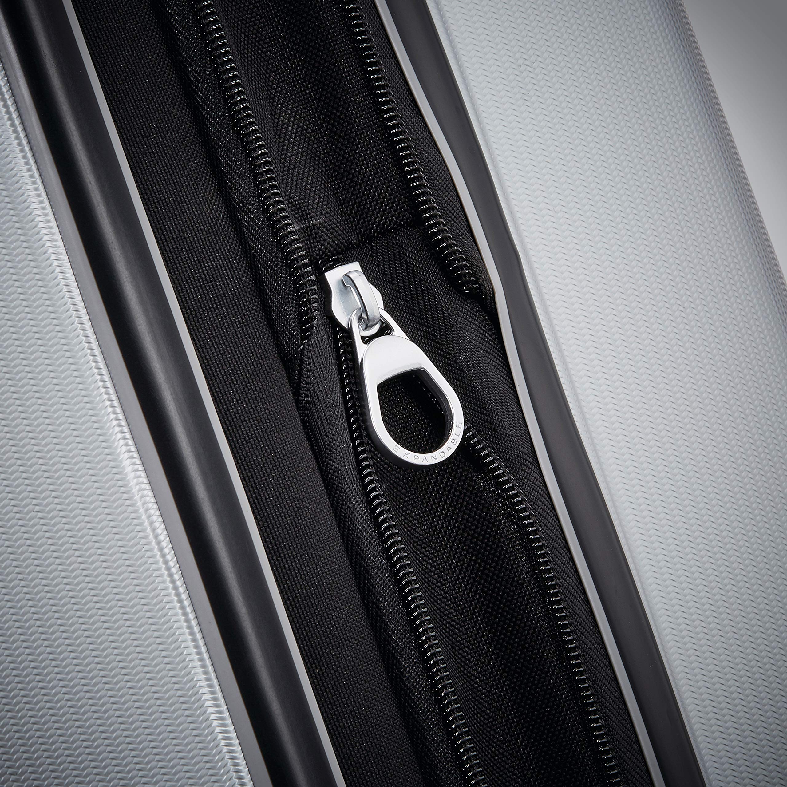 Samsonite Winfield 3 DLX Spinner Silver Checked Medium 25 Inch U6