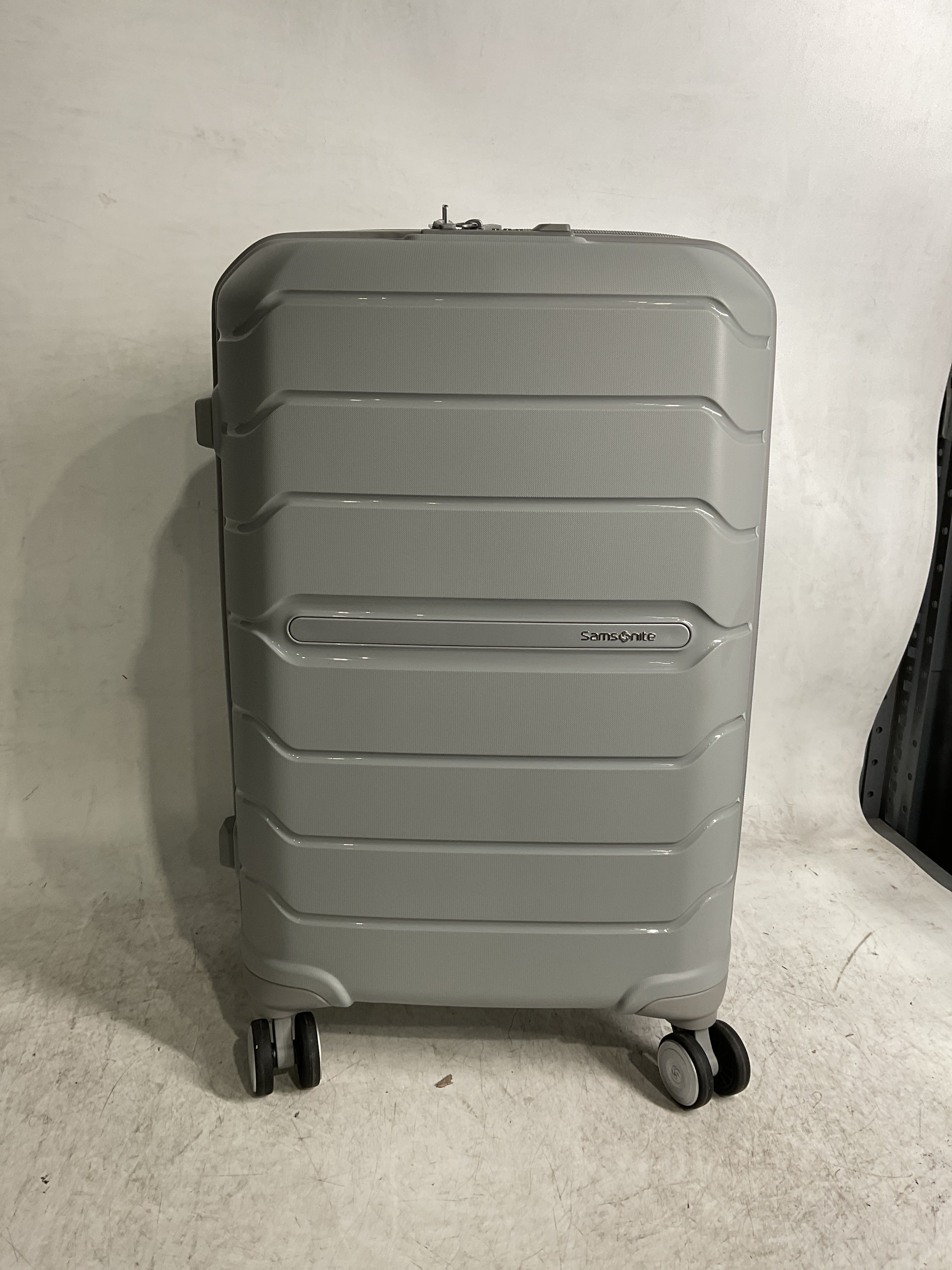 Samsonite Freeform Hardside Carry-On Luggage with Spinner Wheels - Hardshell Suitcase - TSA, Airline-Approved - Expandable Hard Shell, Smooth Rolling Wheels for Lightweight Travel - Light Grey Light Grey Carry-on Spinner U1