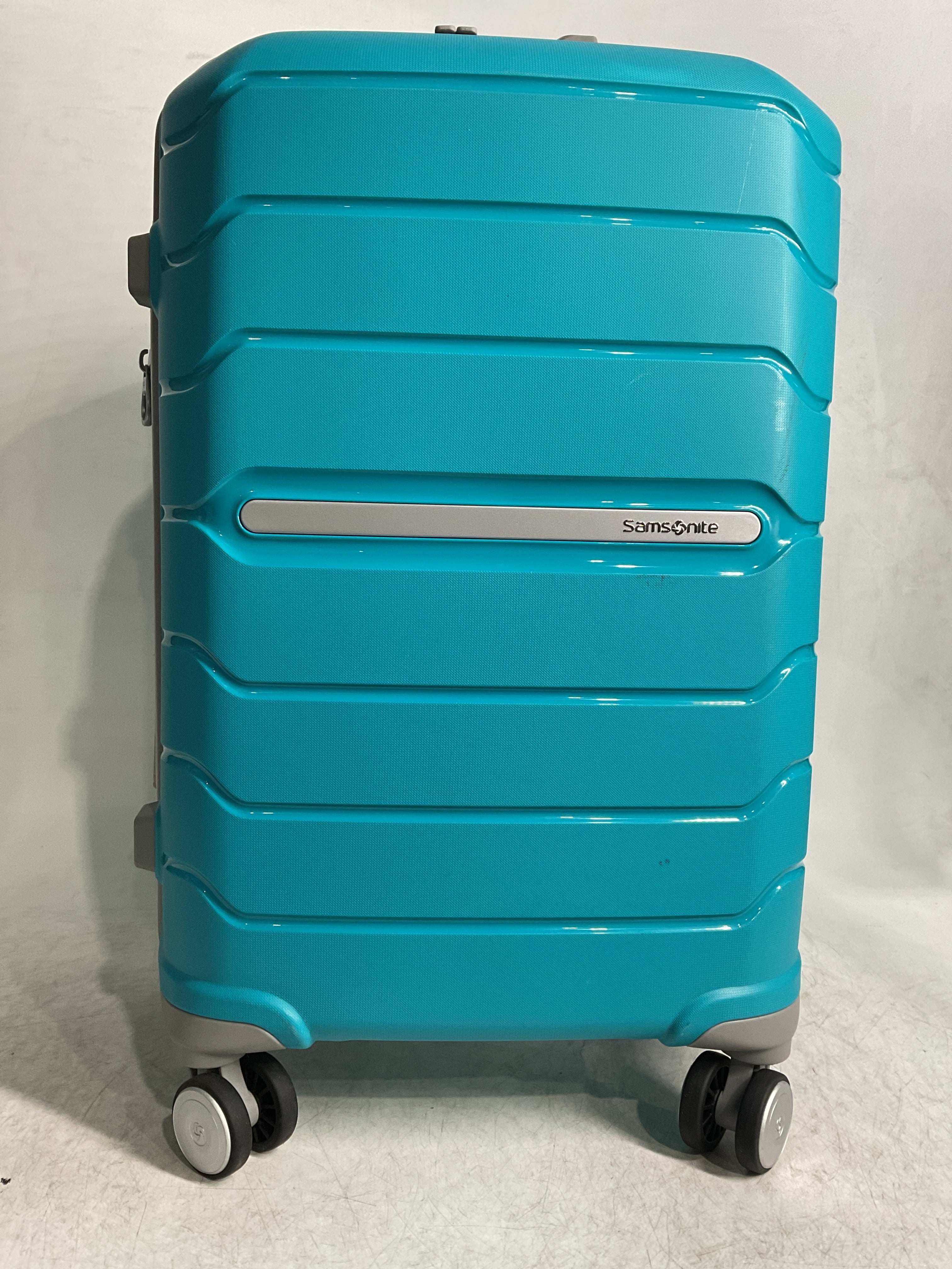 Samsonite Freeform Hardside Carry-On Luggage with Spinner Wheels - Hardshell Suitcase - TSA, Airline-Approved - Expandable Hard Shell, Smooth Rolling Wheels for Lightweight Travel - Ocean Blue Ocean Blue Carry-on Spinner U2
