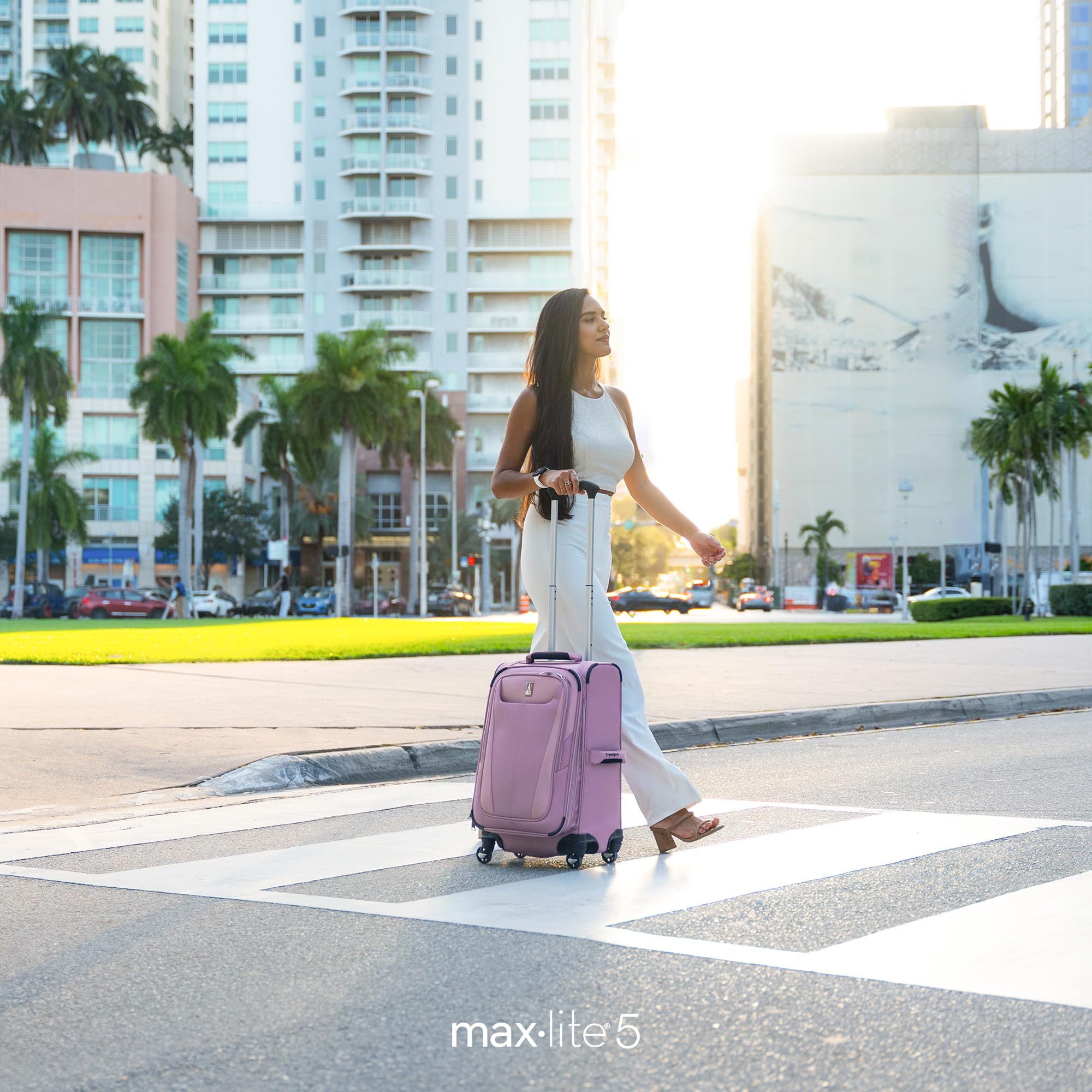 Travelpro Maxlite 5 Softside Expandable Luggage with 4 Spinner Wheels, Lightweight Suitcase, Men and Women, Ensign Blue, Compact Carry-on 20-Inch Ensign Blue Compact Carry-on 20-Inch U2