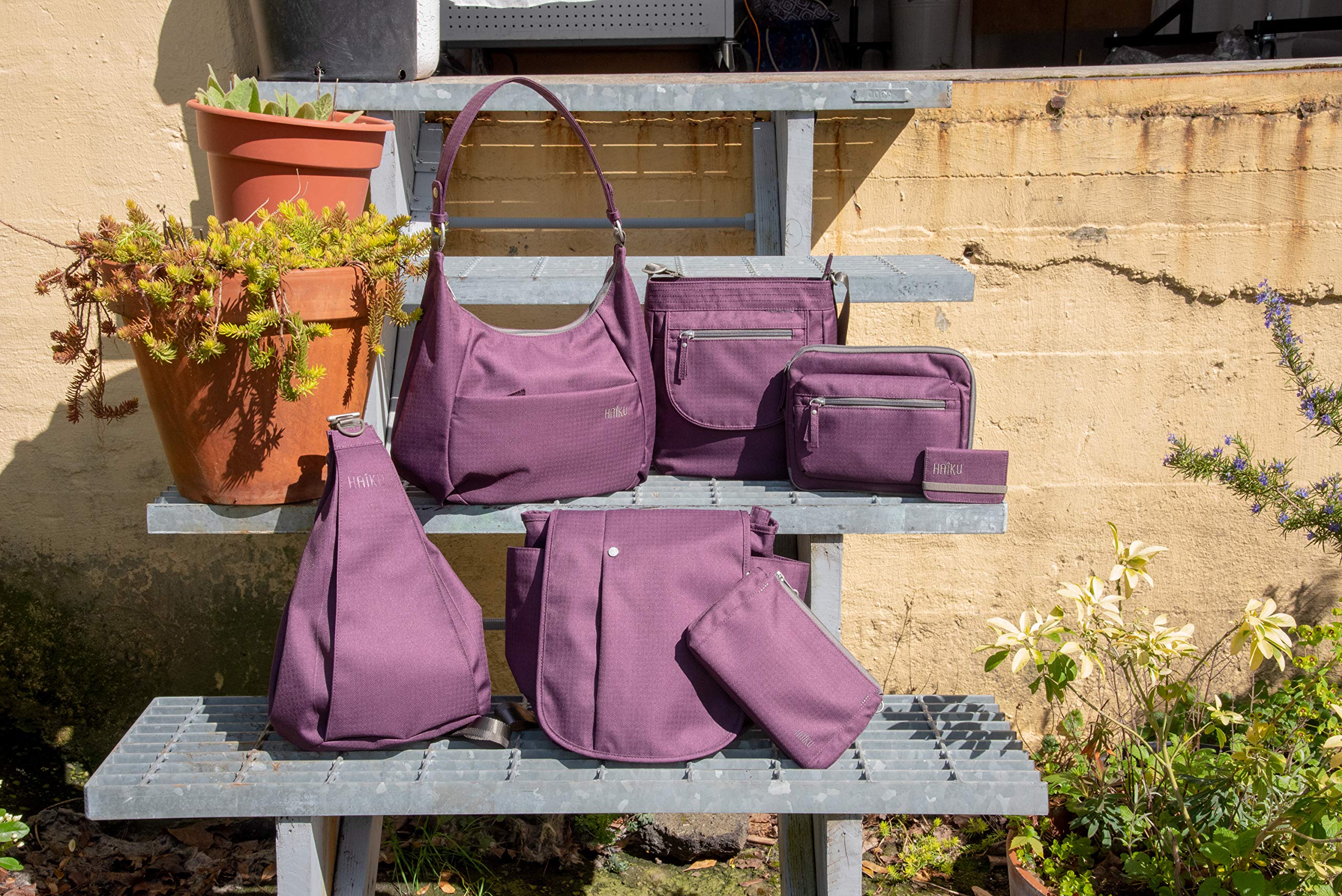 Haiku Stride Blackberry One Size U4