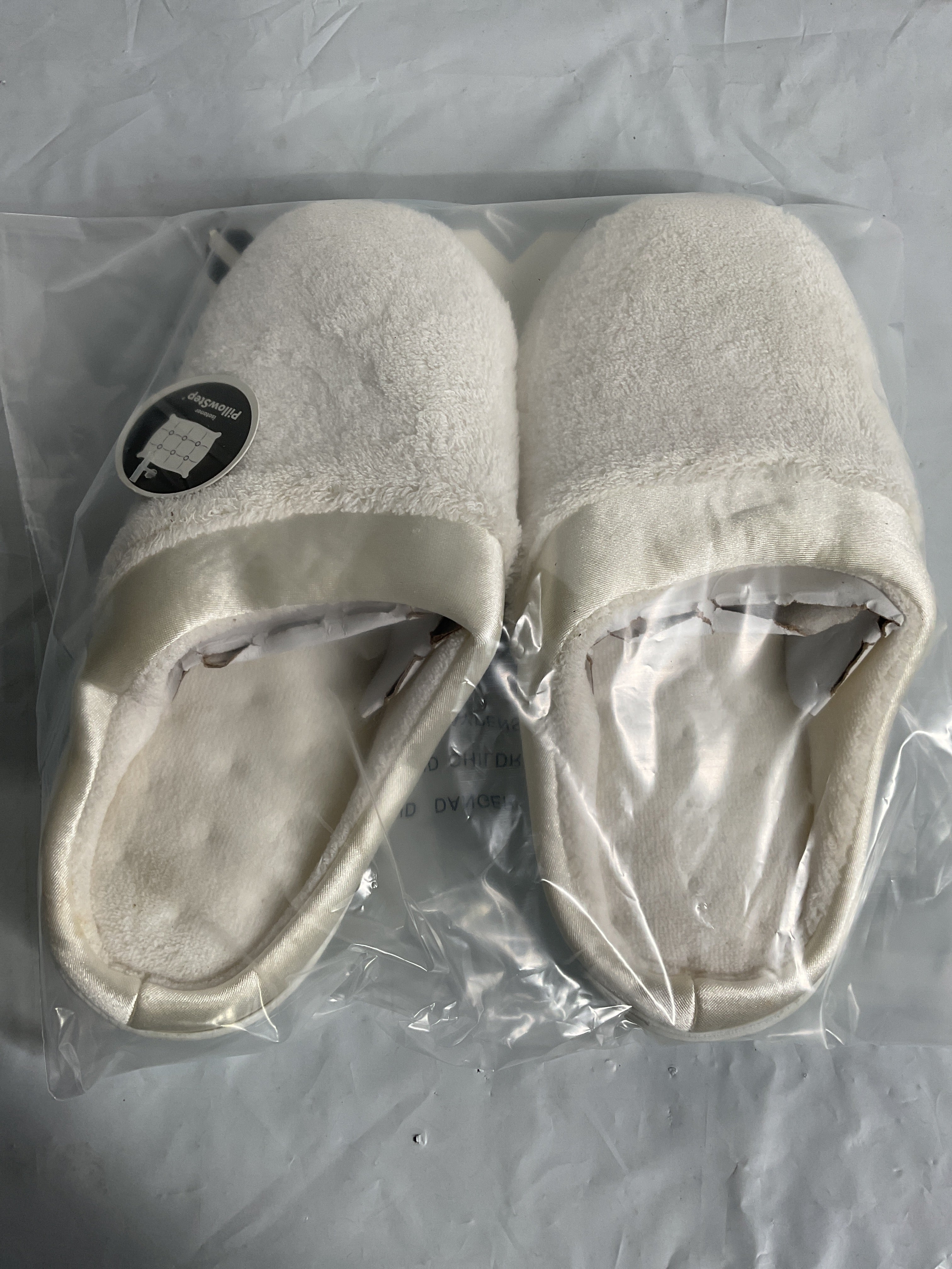 isotoner Women's Microterry PillowStep Satin Cuff Clog Slippers, White, 7.5-8 B(M) US White 7.5-8 U4