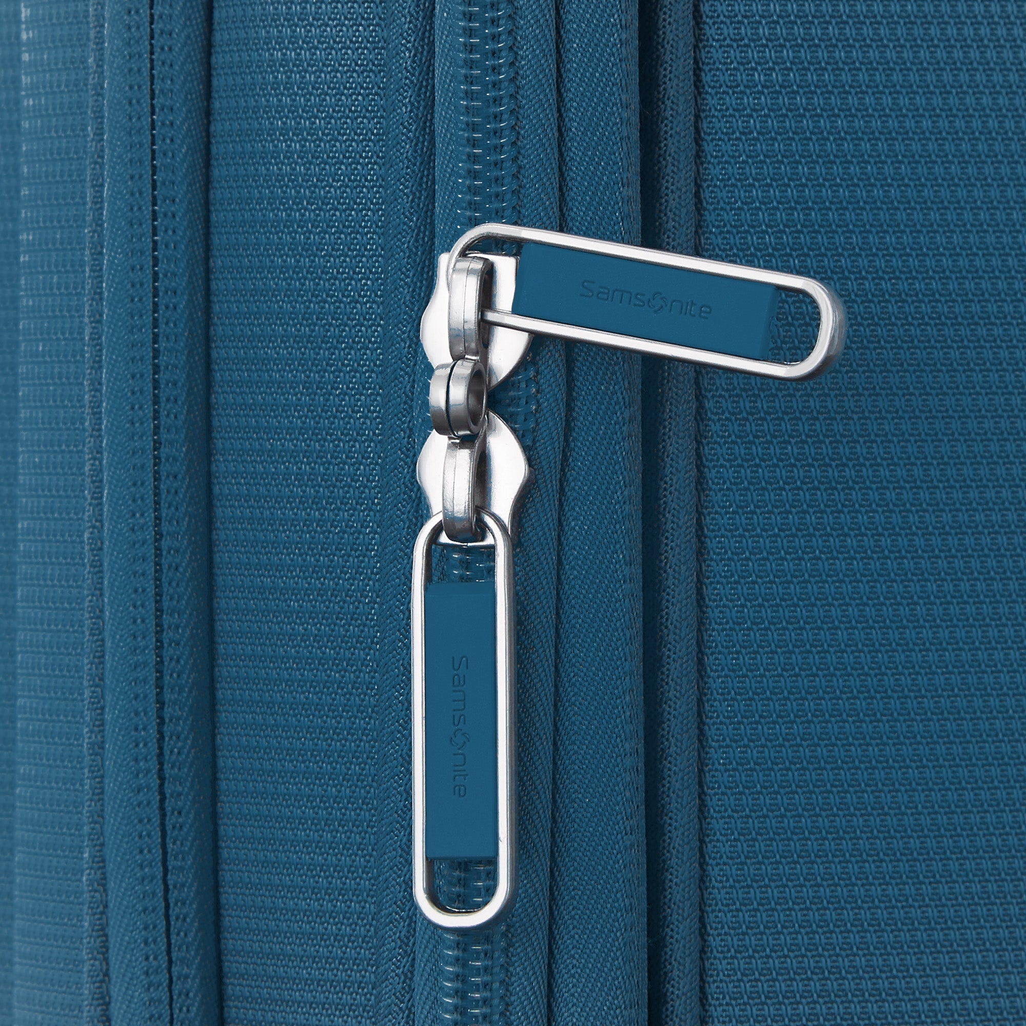 Samsonite UpLIFT Lightweight Softside Expandable Luggage ( Cerulean Blue , Large Checked ) Cerulean Blue Large Checked U8