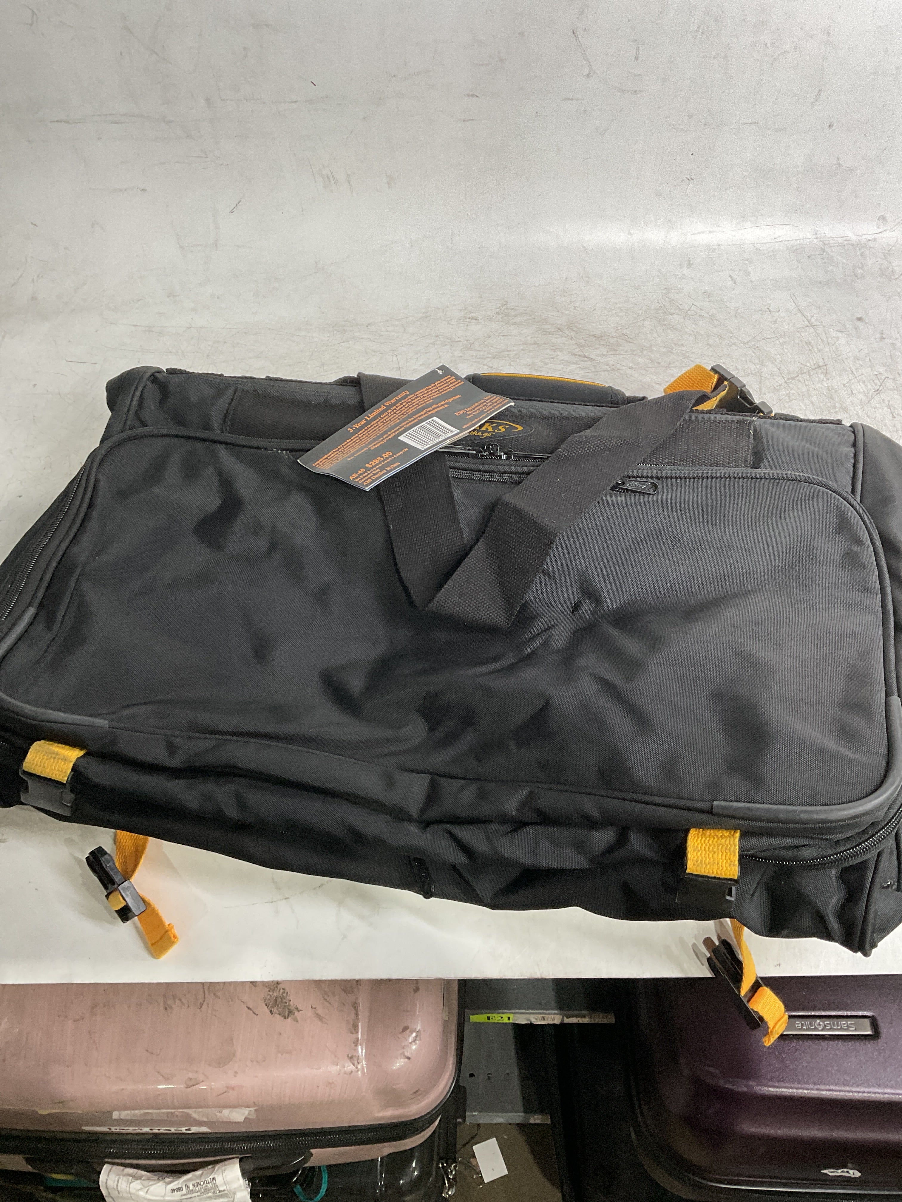 A.Saks EXPANDABLE Deluxe Tri-Fold Carry On Garment Bag ( Black , One Size ) Black One Size U1