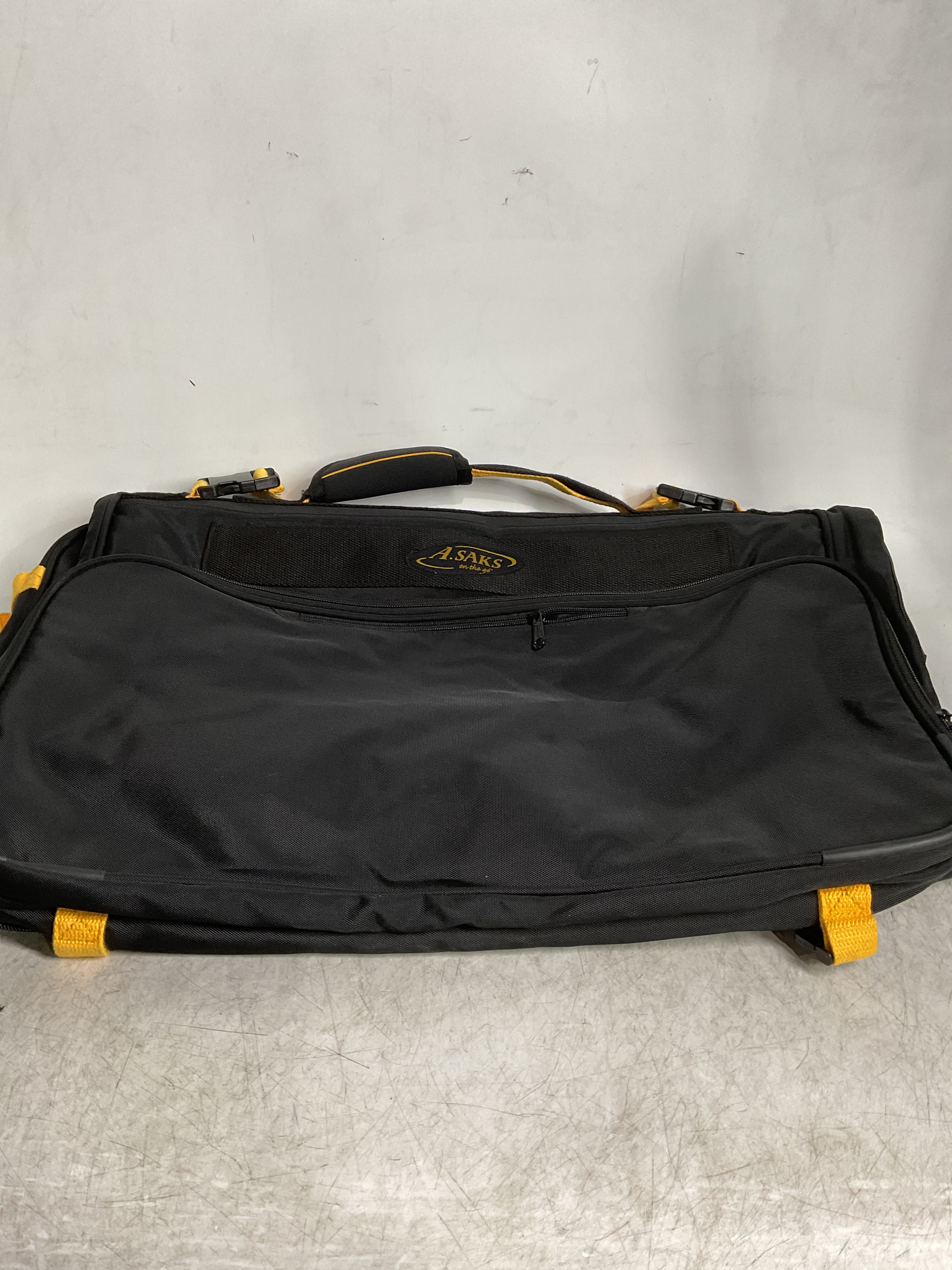 A.Saks EXPANDABLE Deluxe Tri-Fold Carry On Garment Bag ( Black , One Size ) Black One Size U2