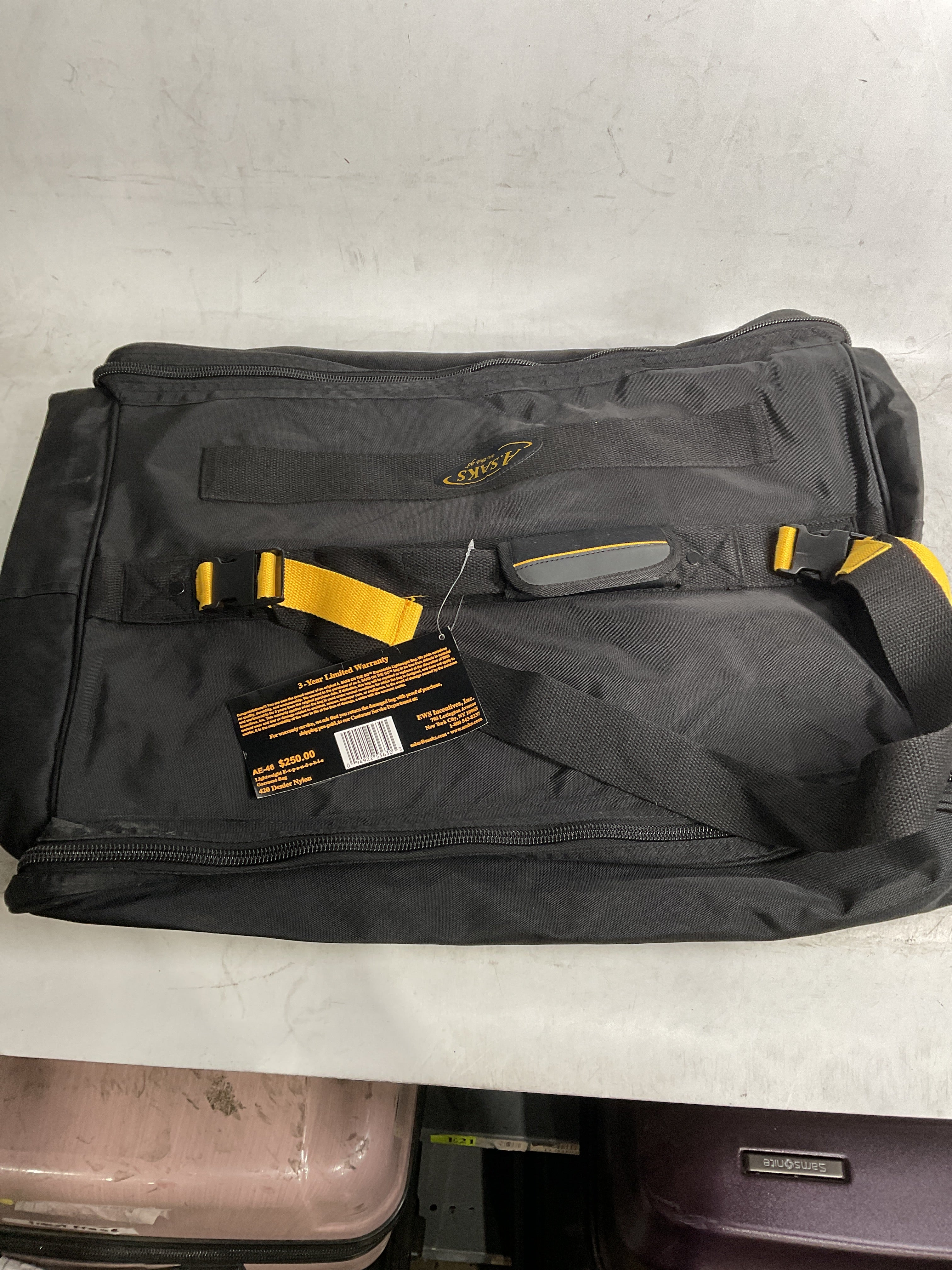 A.Saks EXPANDABLE Garment Bag ( Black , One Size ) Black One Size U1