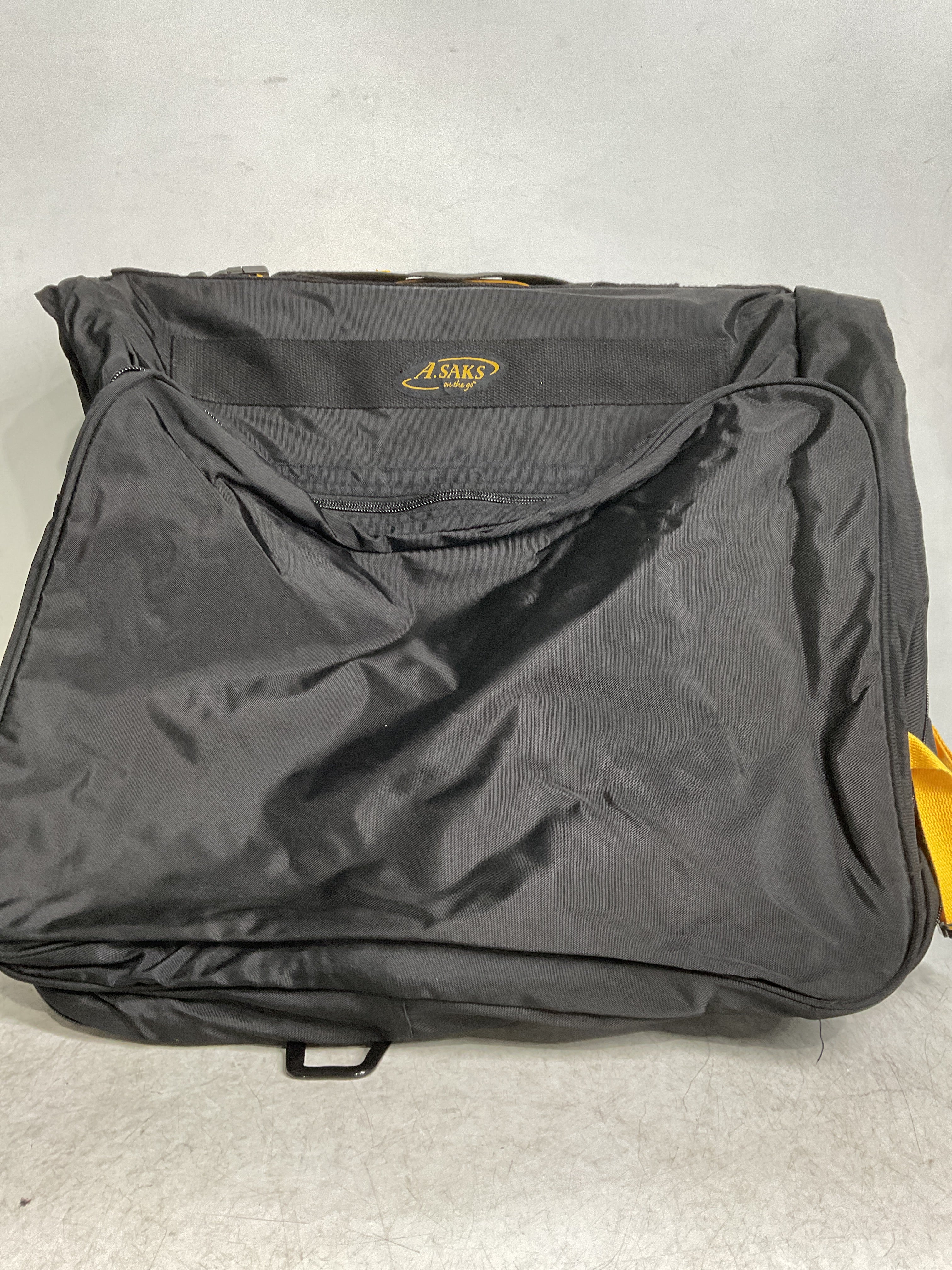 A.Saks EXPANDABLE Garment Bag ( Black , One Size ) Black One Size U10