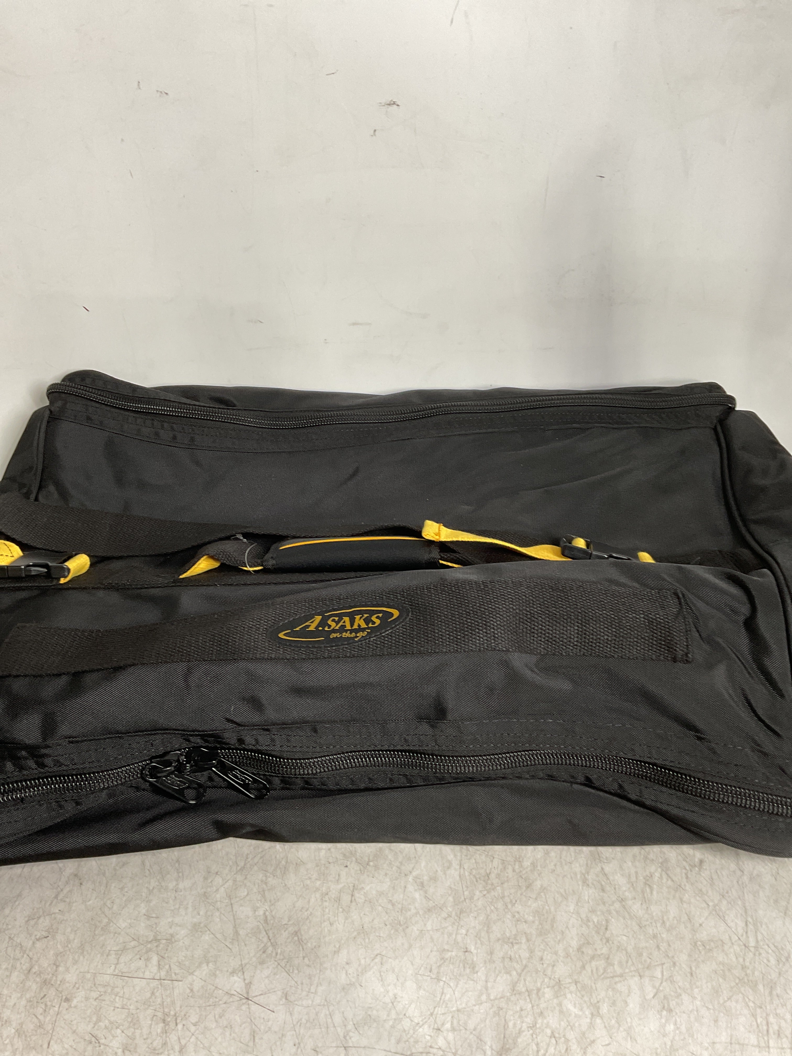 A.Saks EXPANDABLE Garment Bag ( Black , One Size ) Black One Size U15
