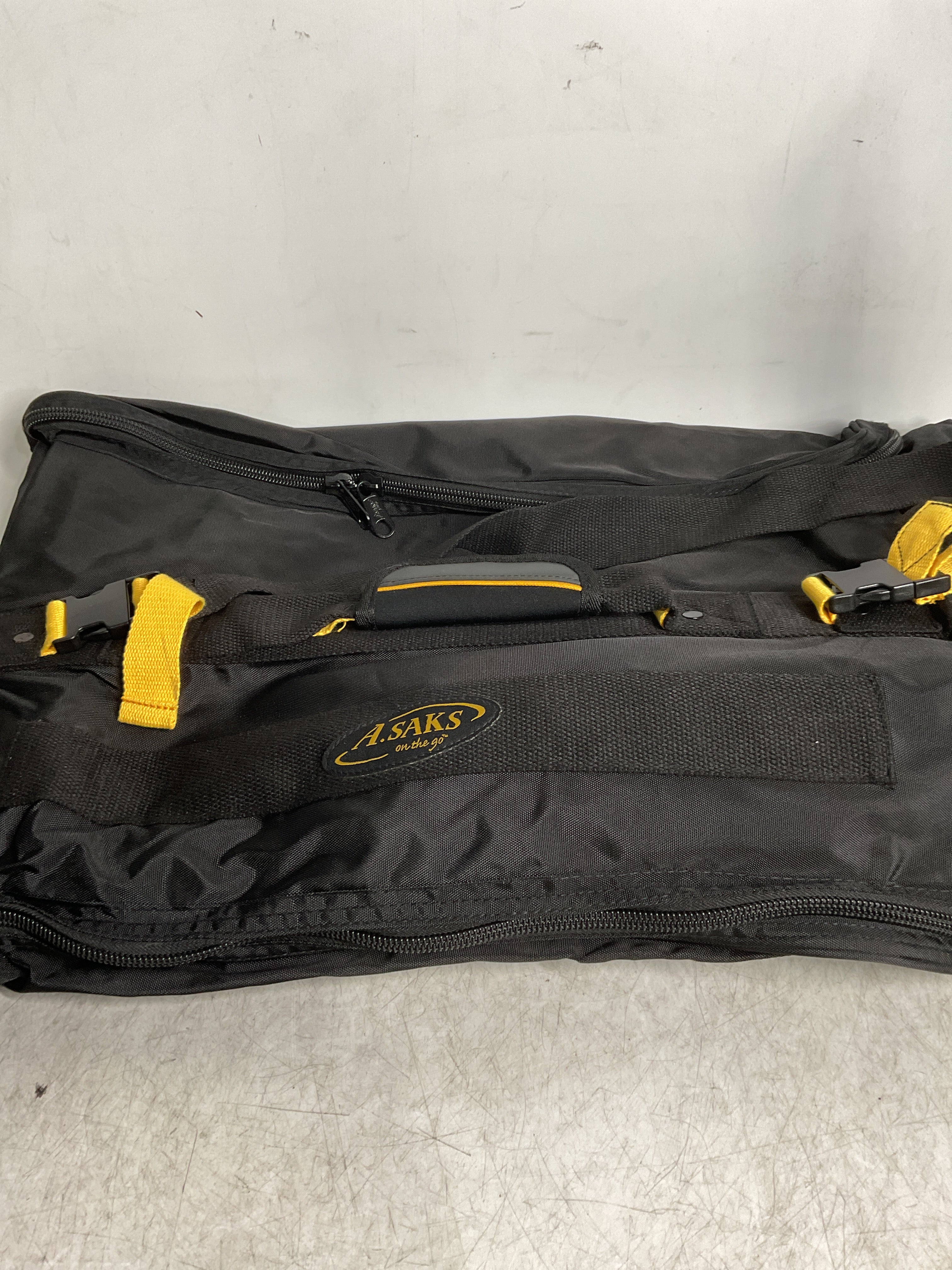 A.Saks EXPANDABLE Garment Bag ( Black , One Size ) Black One Size U16