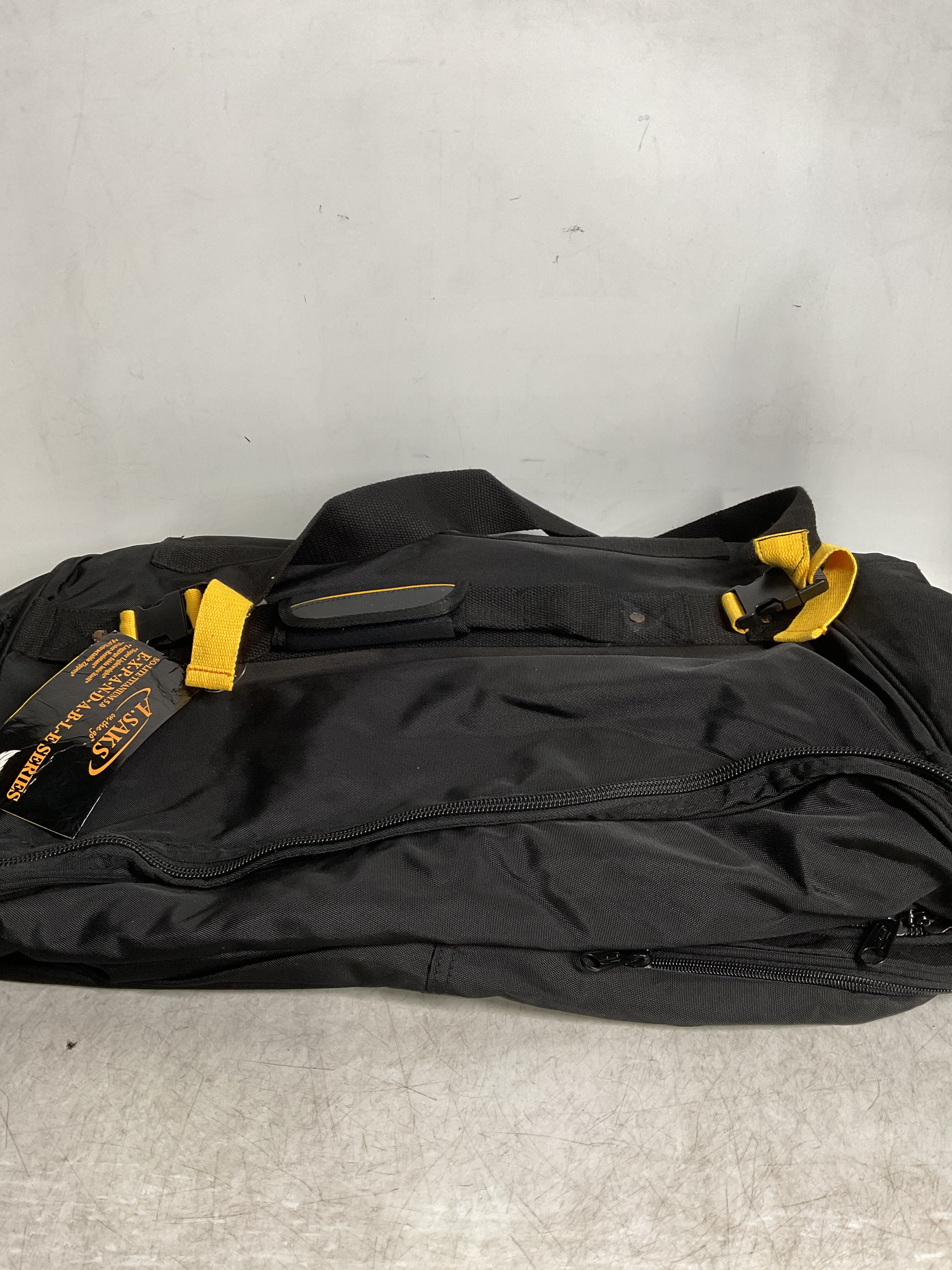 A.Saks EXPANDABLE Garment Bag ( Black , One Size ) Black One Size U18