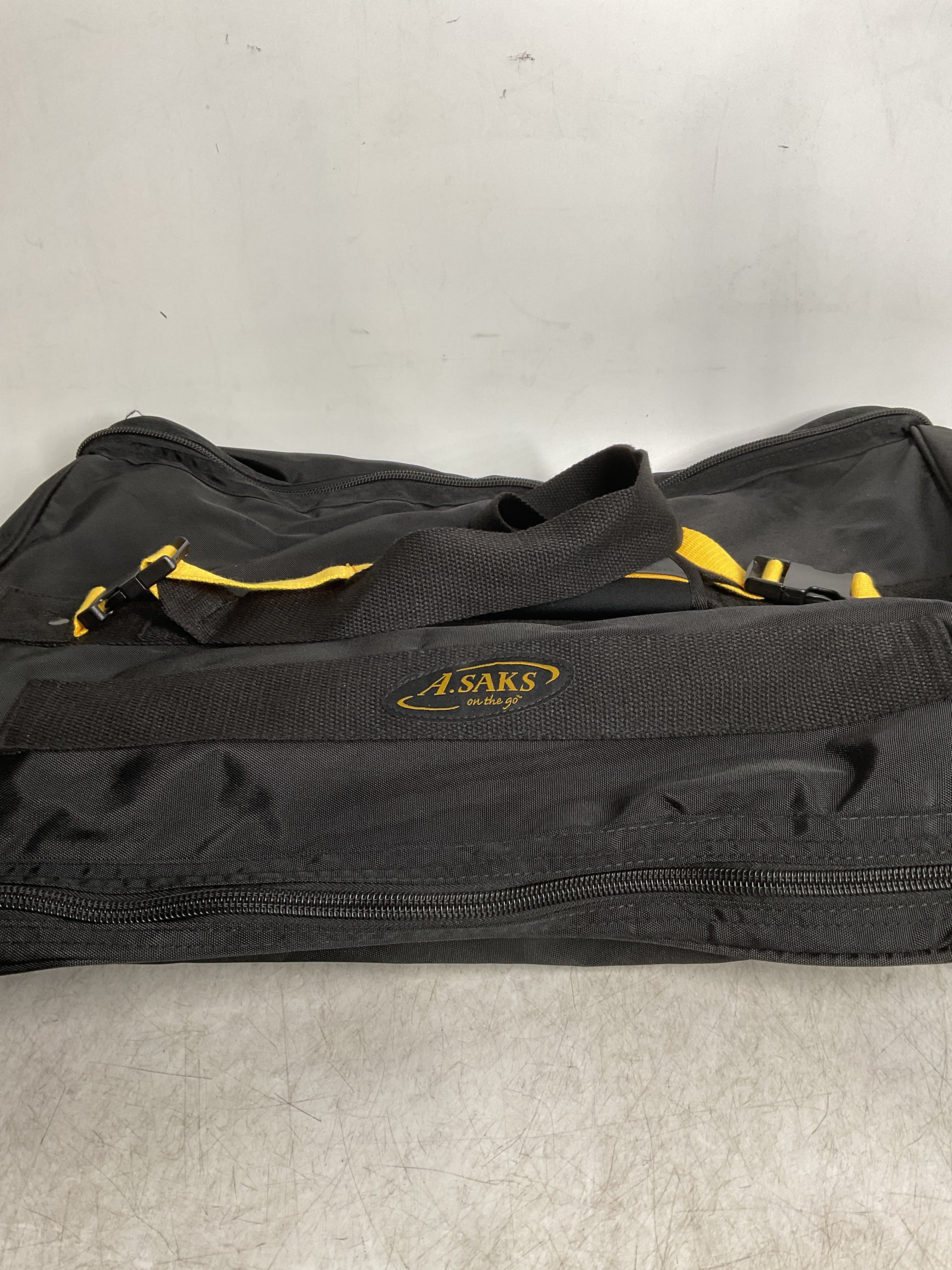 A.Saks EXPANDABLE Garment Bag ( Black , One Size ) Black One Size U21
