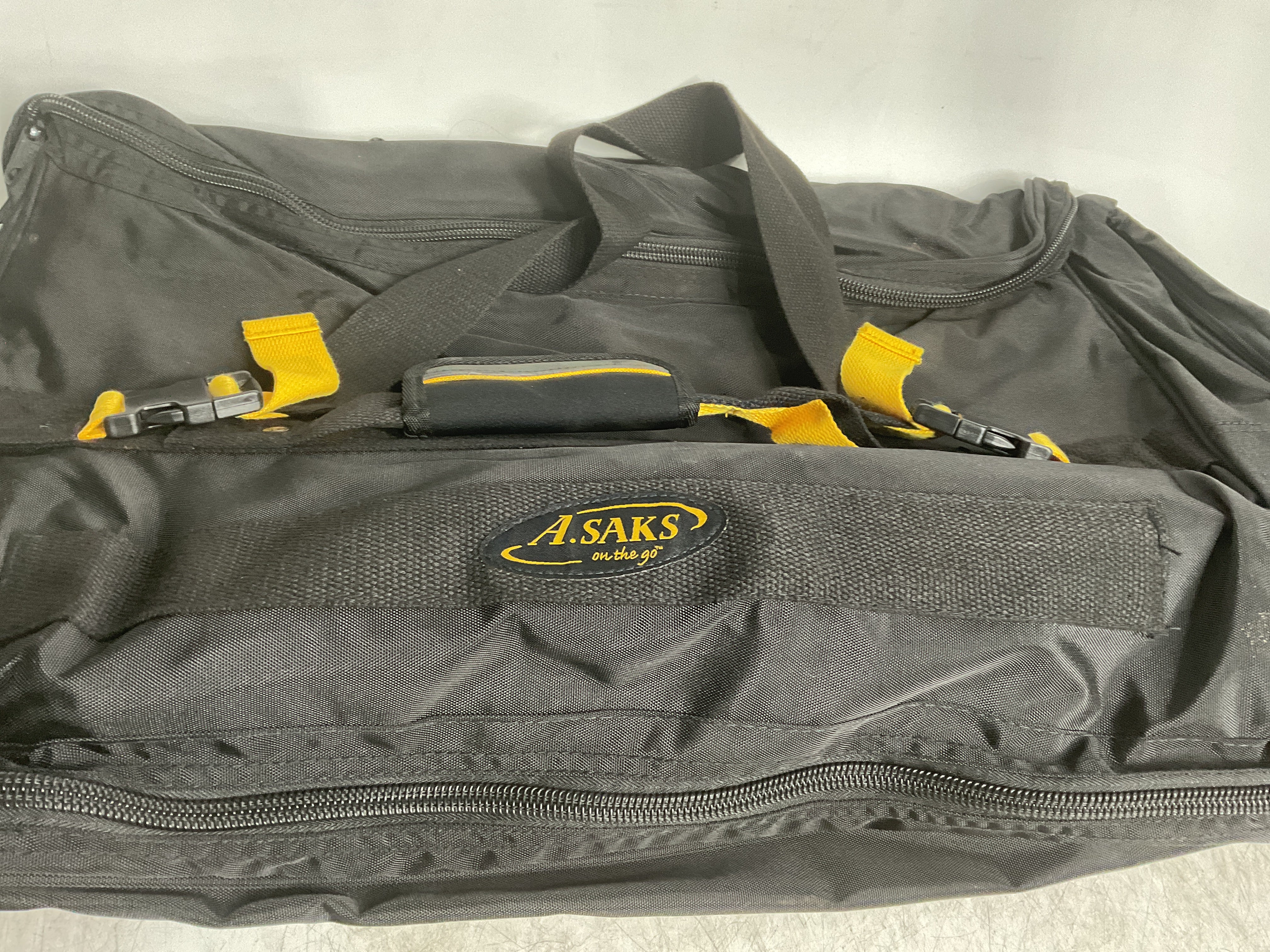 A.Saks EXPANDABLE Garment Bag ( Black , One Size ) Black One Size U24