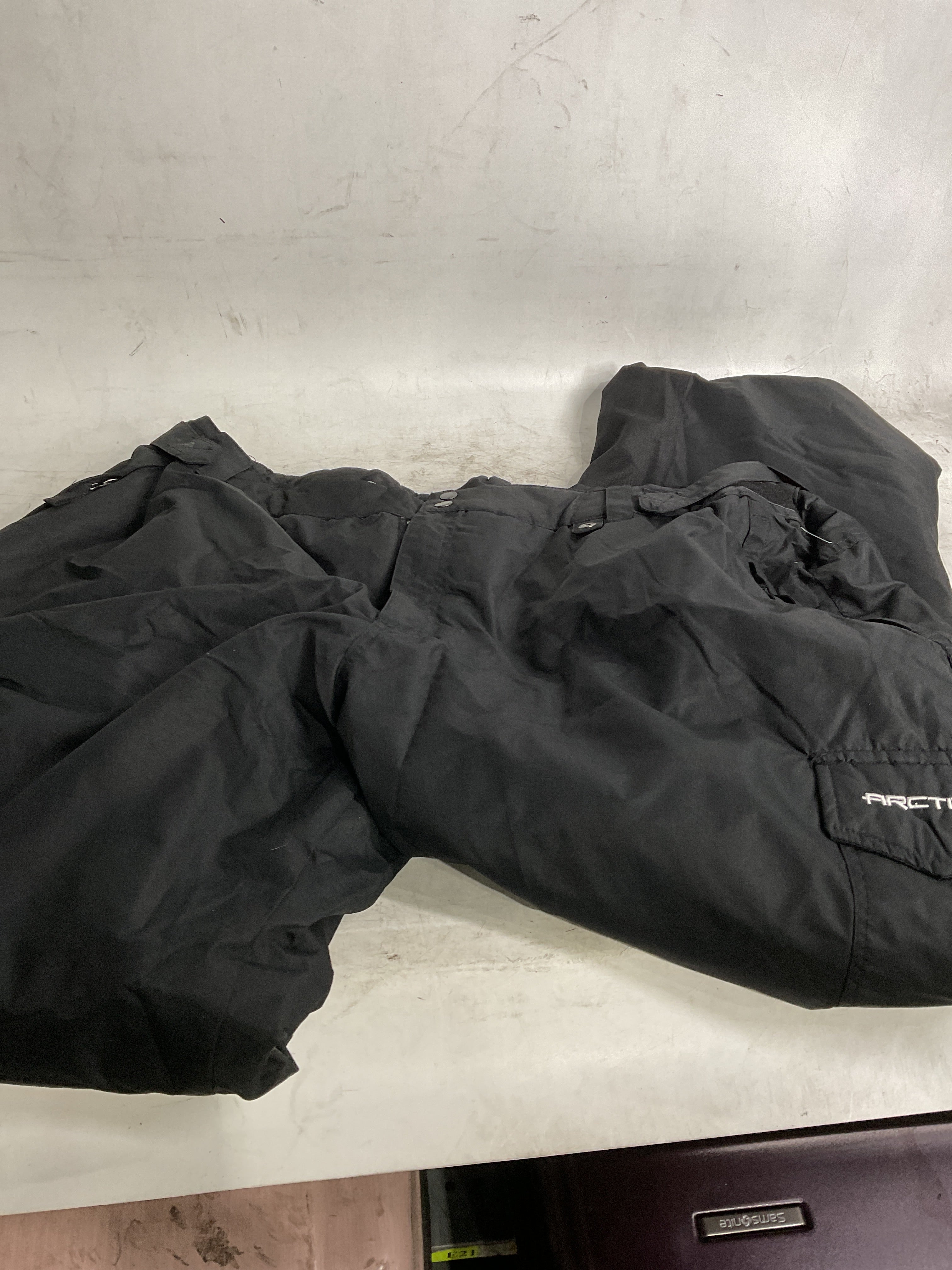 Arctix Men's Insulated Snowsports Cargo Pant ( Black , 4X-Large/32" Inseam ) Black 4 X Large 32 Inseam U15