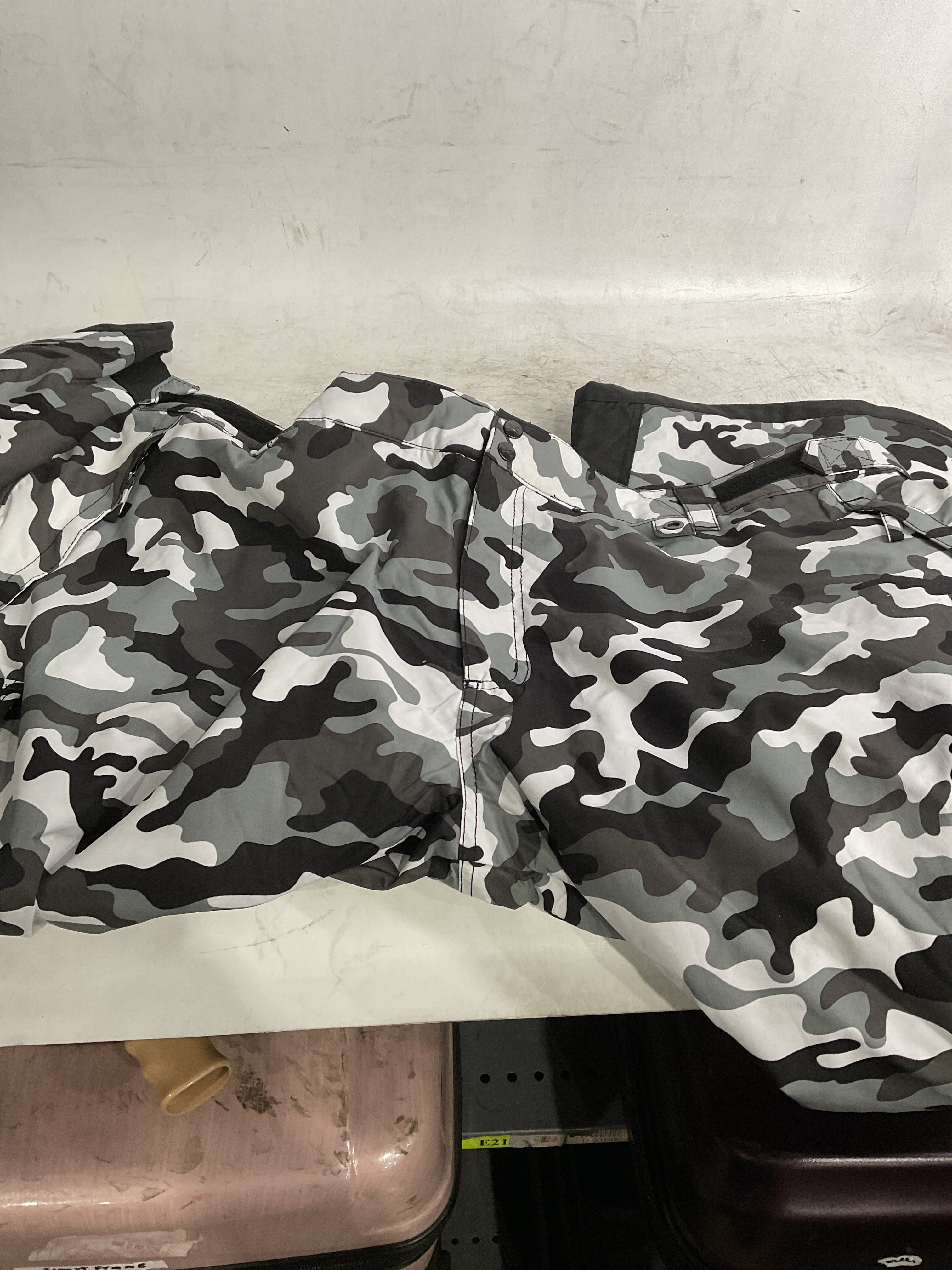 Arctix Men's Insulated Snowsports Cargo Pant ( A6 Camo Black , 4X-Large/32" Inseam ) A6 Camo Black 4 X Large 32 Inseam U1