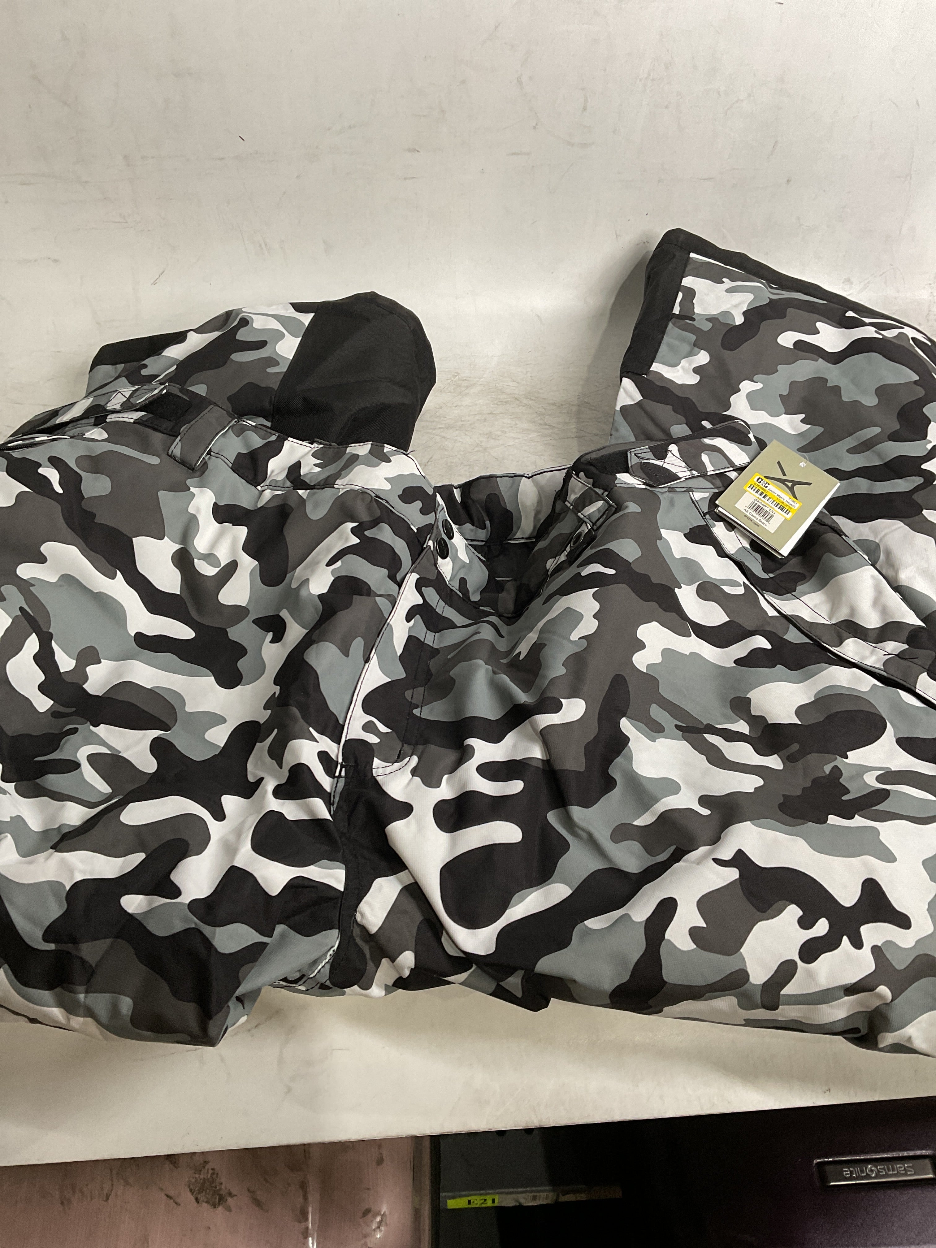 Arctix Men's Insulated Snowsports Cargo Pant ( A6 Camo Black , 4X-Large/32" Inseam ) A6 Camo Black 4 X Large 32 Inseam U2