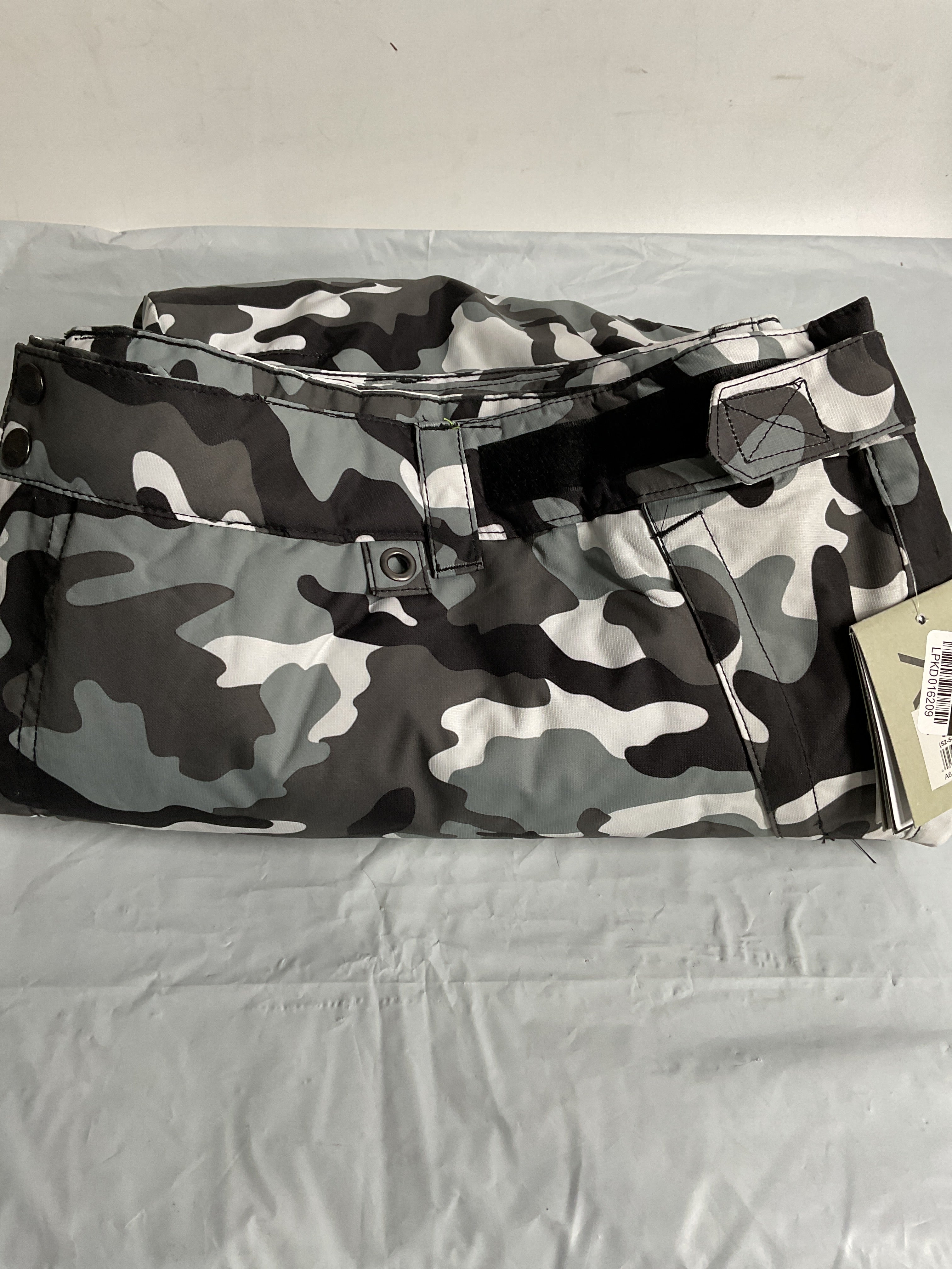 Arctix Men's Insulated Snowsports Cargo Pant ( A6 Camo Black , 4X-Large/32" Inseam ) A6 Camo Black 4 X Large 32 Inseam U7