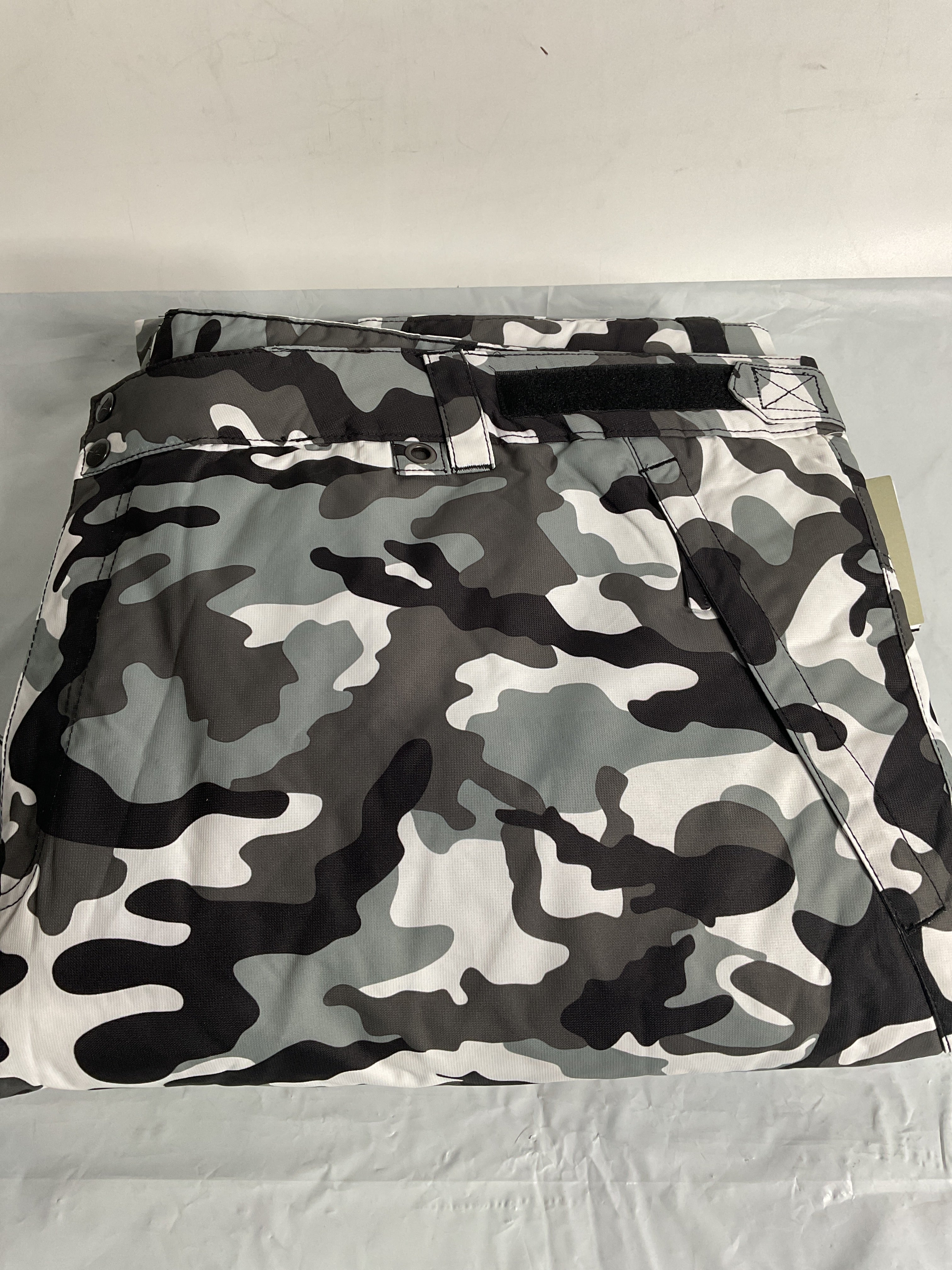 Arctix Men's Insulated Snowsports Cargo Pant ( A6 Camo Black , 4X-Large/32" Inseam ) A6 Camo Black 4 X Large 32 Inseam U8