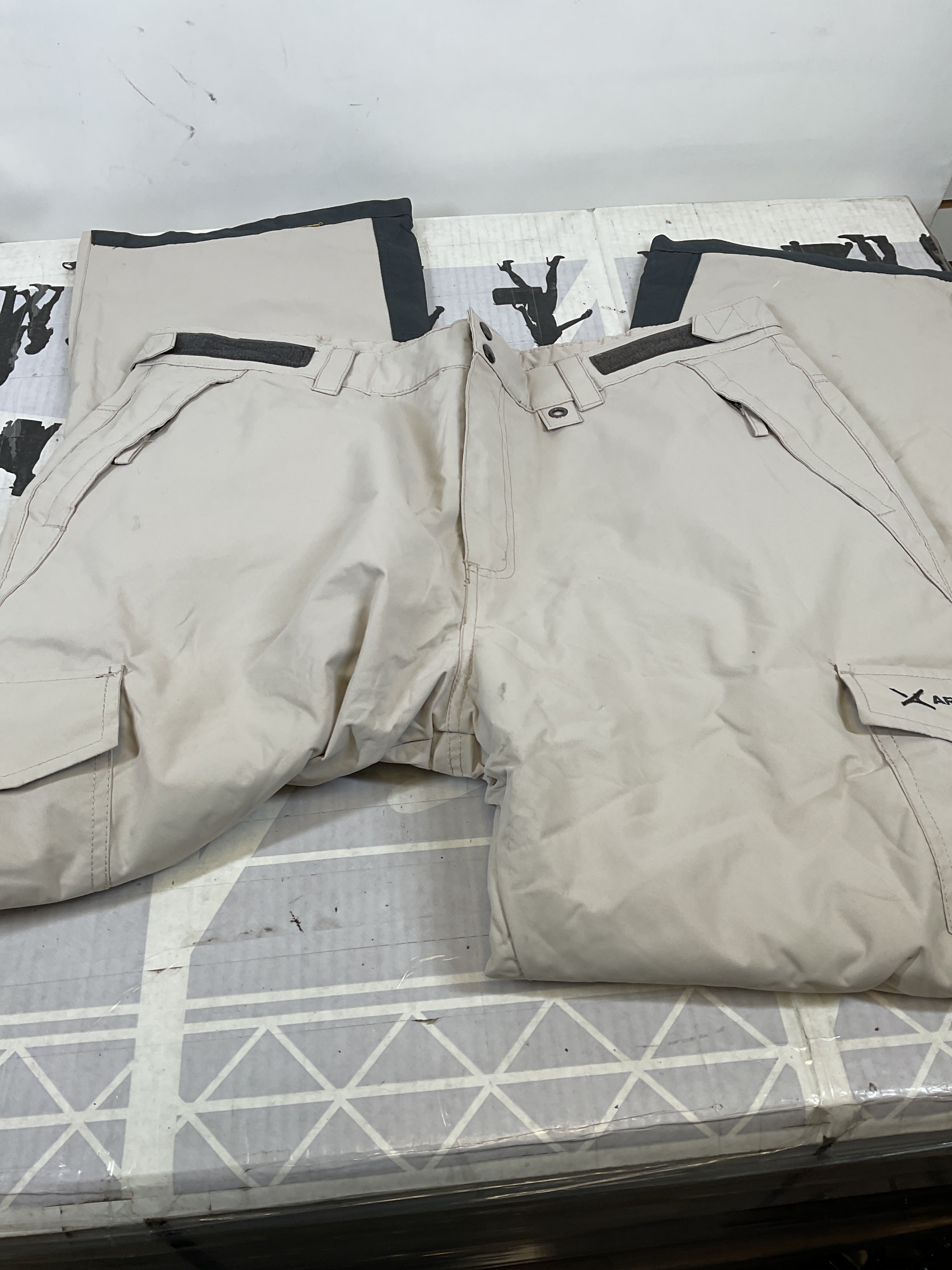 Arctix Men's Insulated Snowsports Cargo Pant ( Stone , XX-Large/30" Inseam ) Stone XX Large 30 Inseam U10