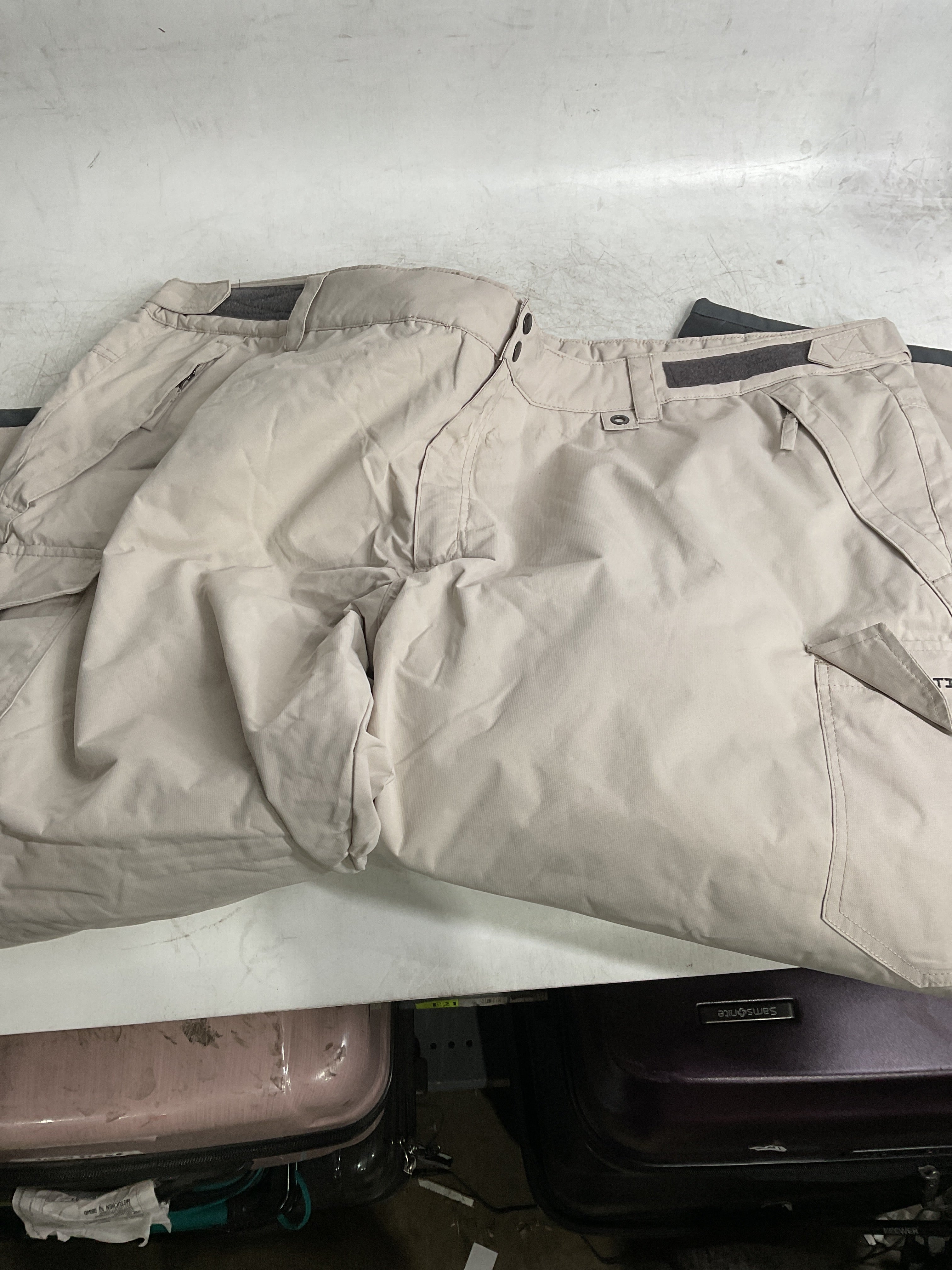 Arctix Men's Insulated Snowsports Cargo Pant ( Stone , 4X-Large/30" Inseam ) Stone 4 X Large 30 Inseam U4