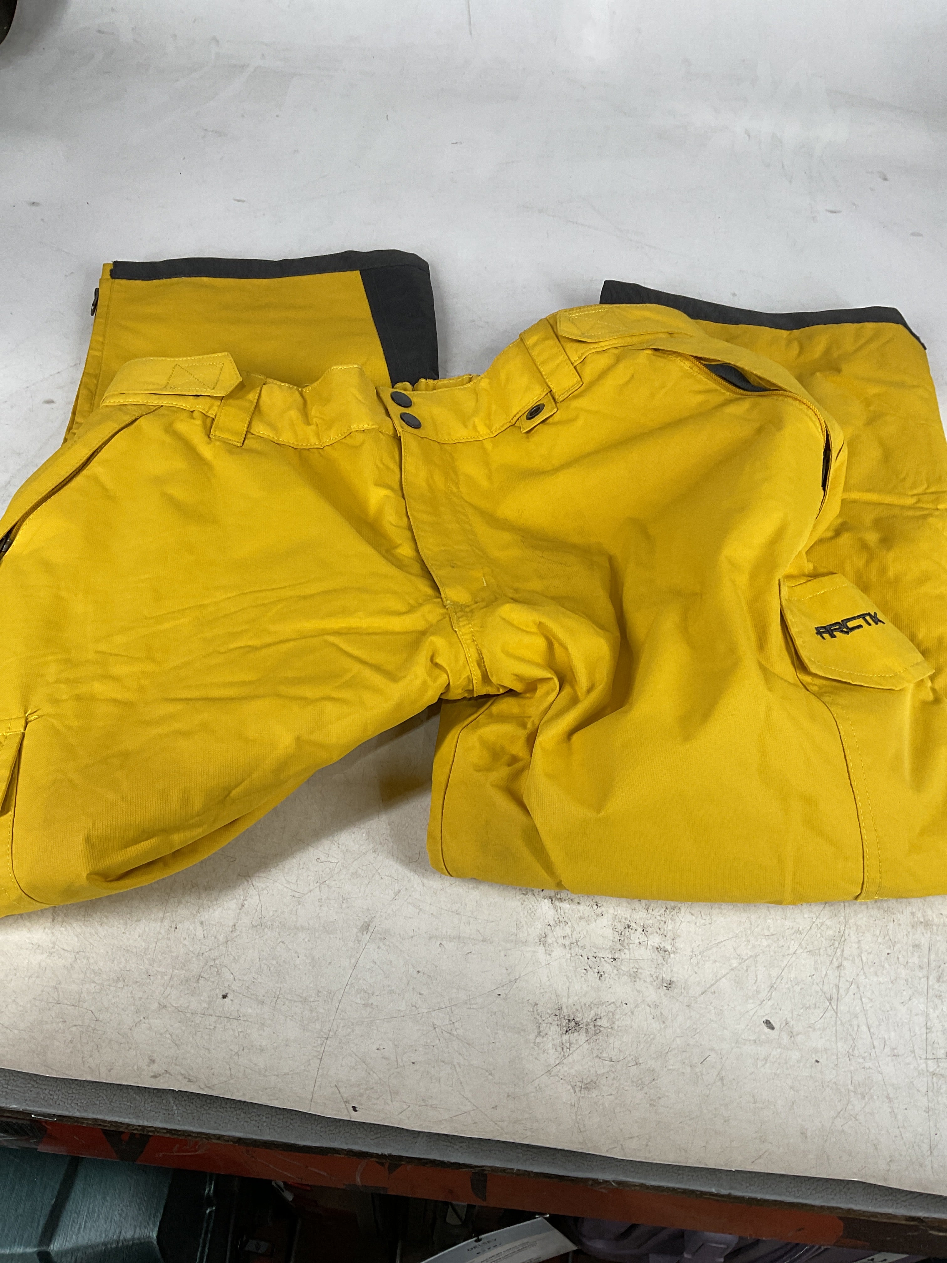 Arctix Men's Insulated Snowsports Cargo Pant Bamboo Yellow Large 28 Inseam U4