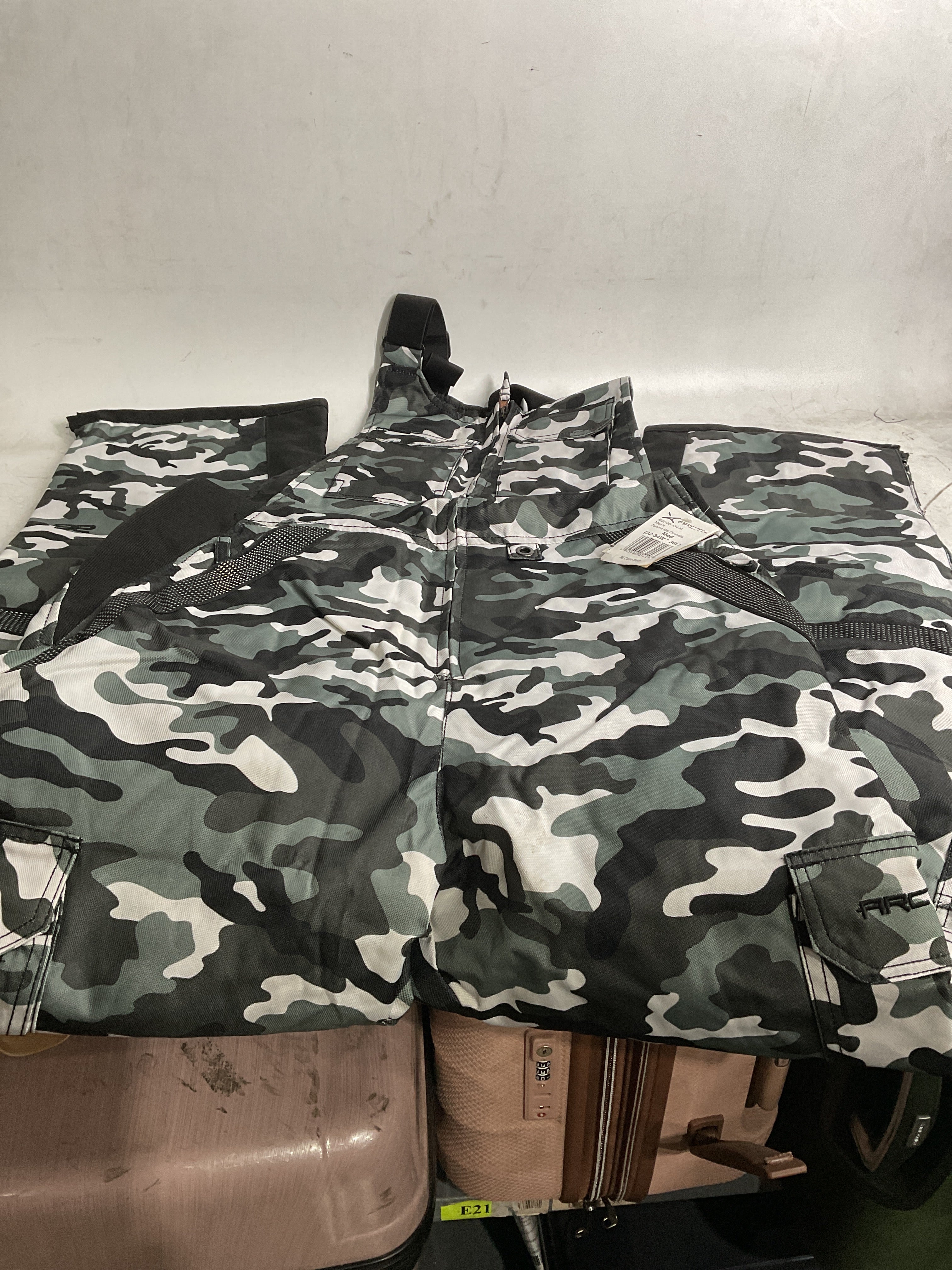 Arctix Men's Tundra Insulated Bib ( A6 Camo Black , Medium/36" Inseam ) A6 Camo Black Medium 36 Inseam U1