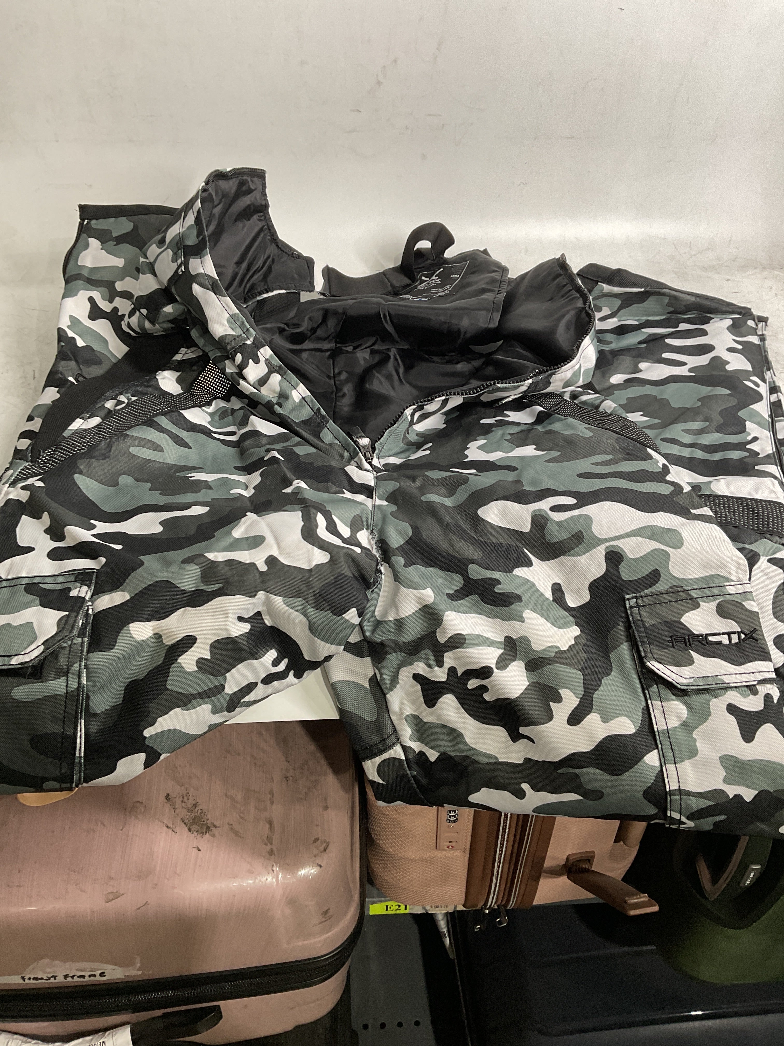Arctix Men's Tundra Insulated Bib ( A6 Camo Black , Medium/36" Inseam ) A6 Camo Black Medium 36 Inseam U2