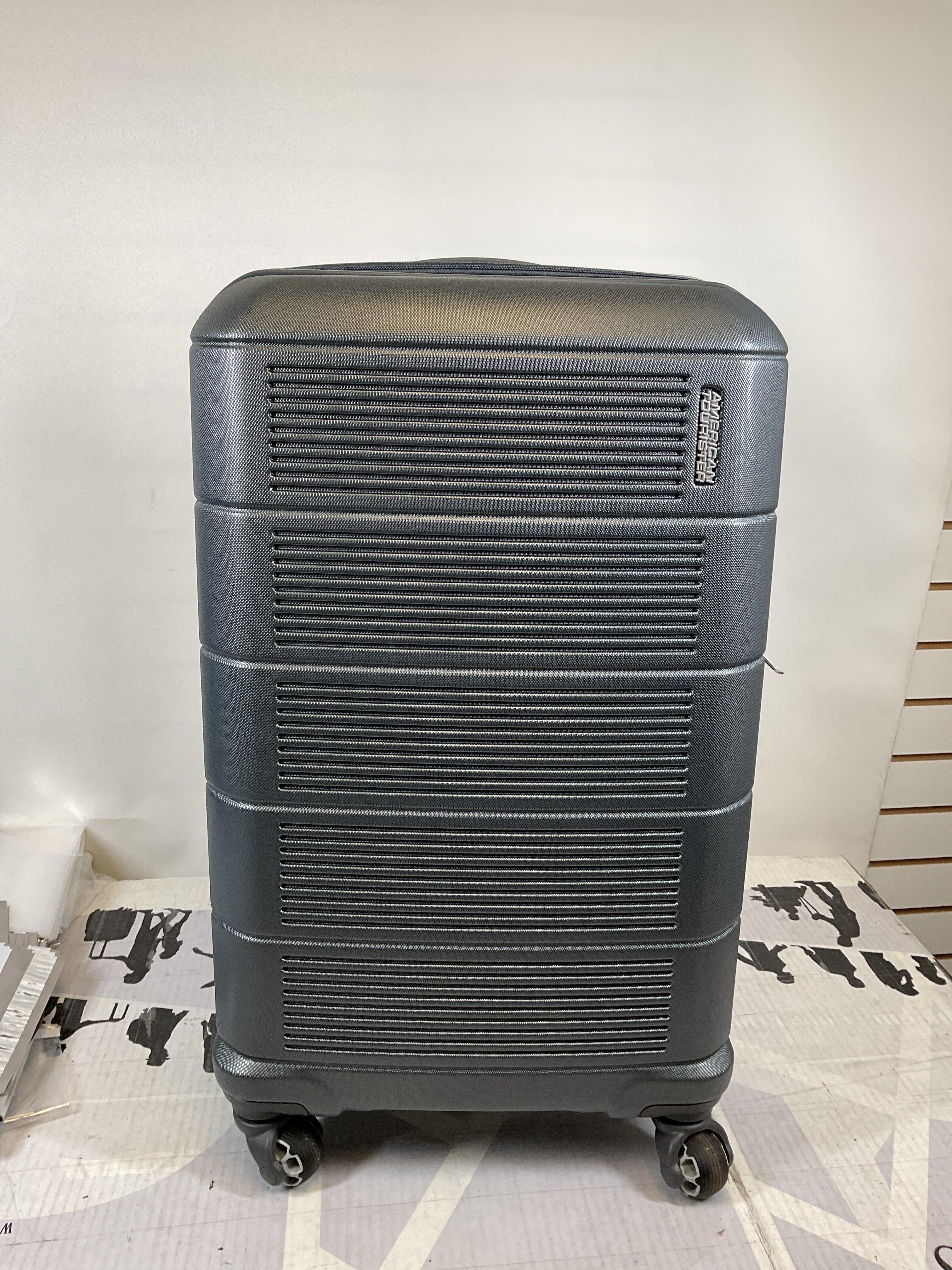 American Tourister Stratum 2.0 Hardside Spinner Luggage Collection ( Charcoal , 24-Inch Checked-Medium ) Charcoal 24 Inch Checked Medium U5