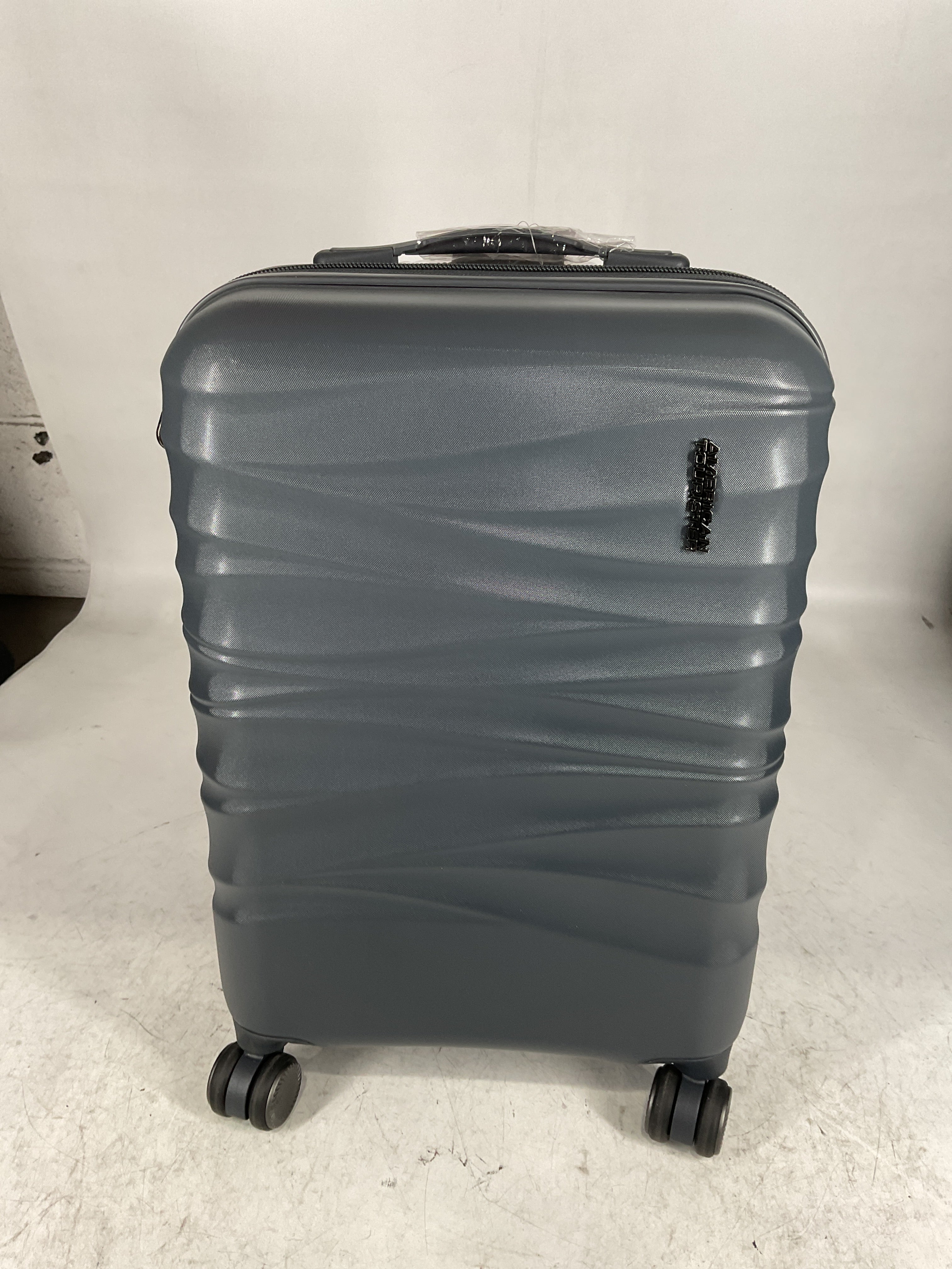 American Tourister Cascade Hardside Lightweight Spinner Luggage U2