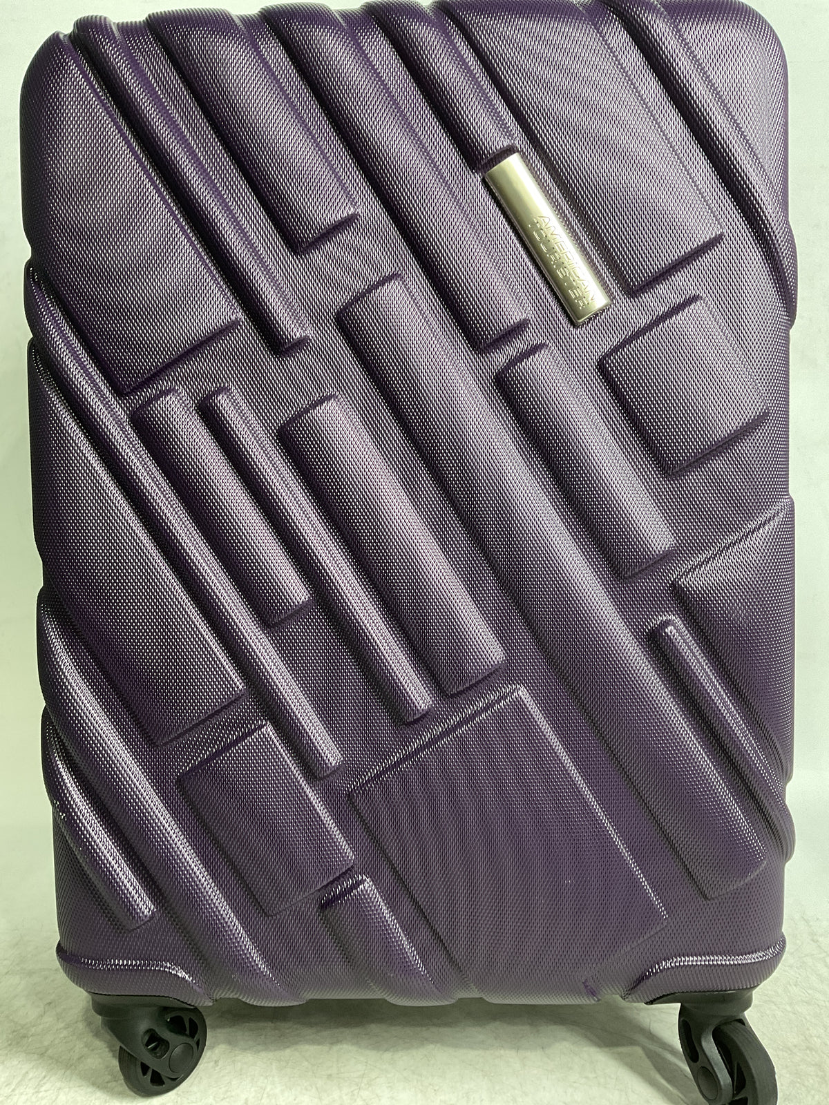 American Tourister carry on 21 inch purple U1