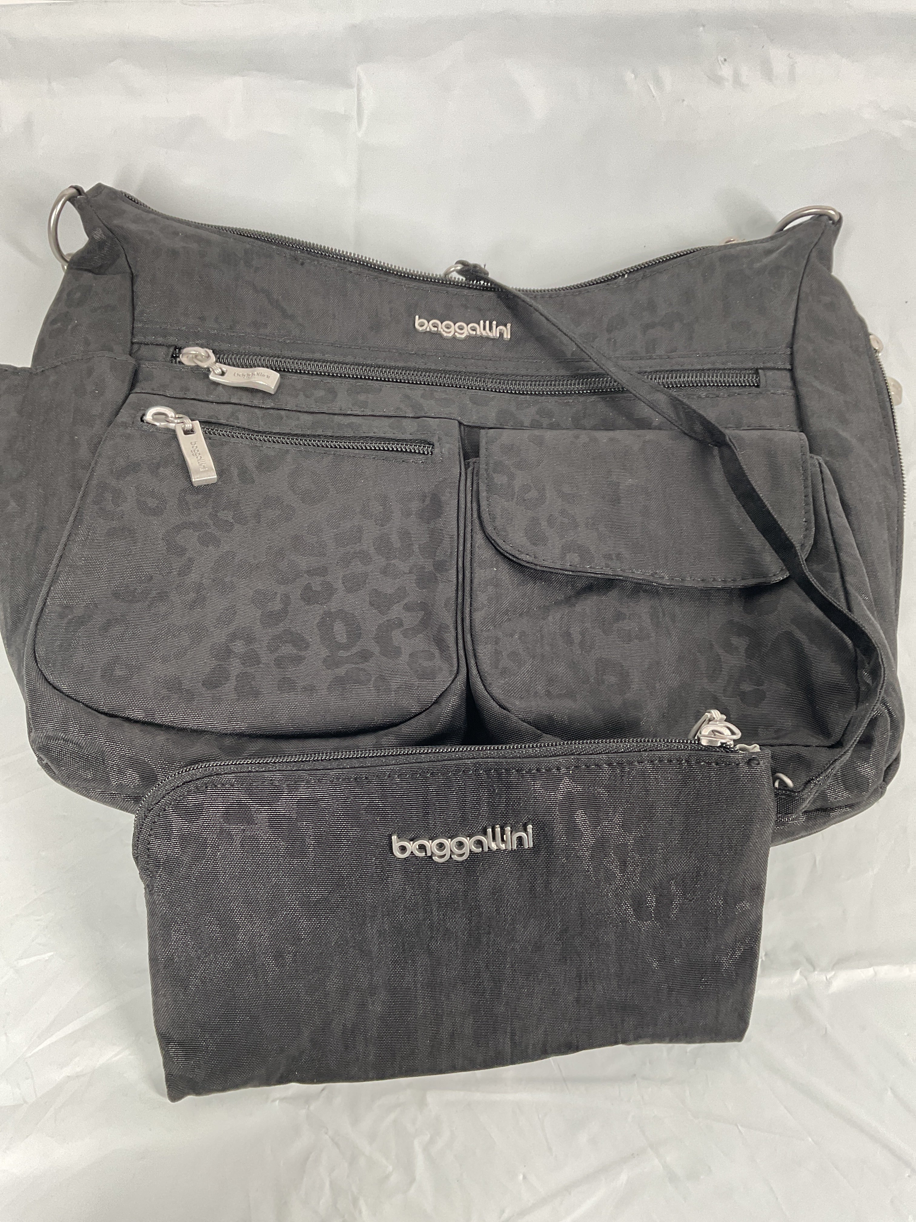 Baggallini Modern Everywhere Bag ( Black Cheetah Emboss , One Size ) Black Cheetah Emboss One Size U1
