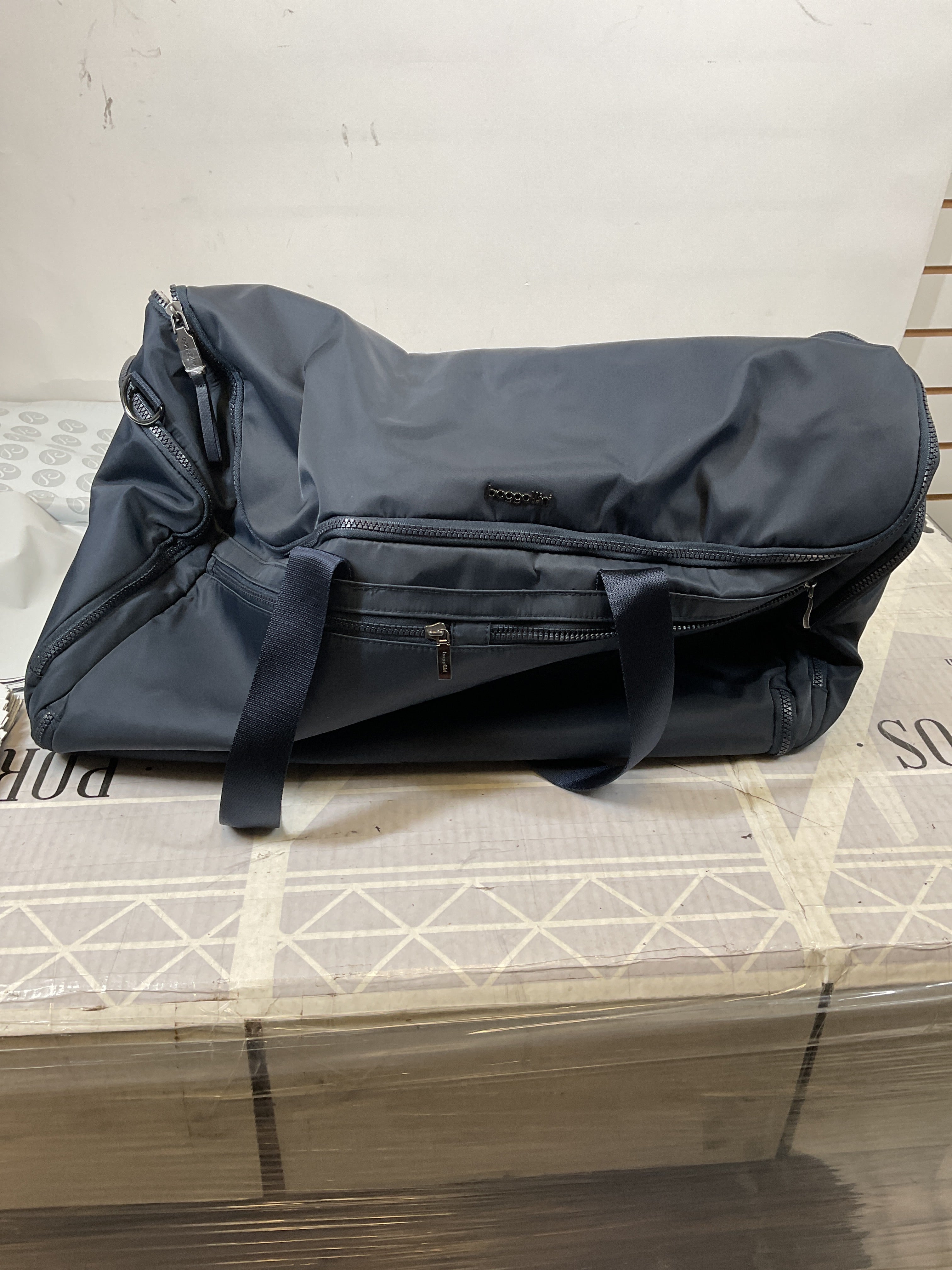 Baggallini Madison 2 in 1 Garment Duffel ( French Navy Twill , One Size ) French Navy Twill One Size U1