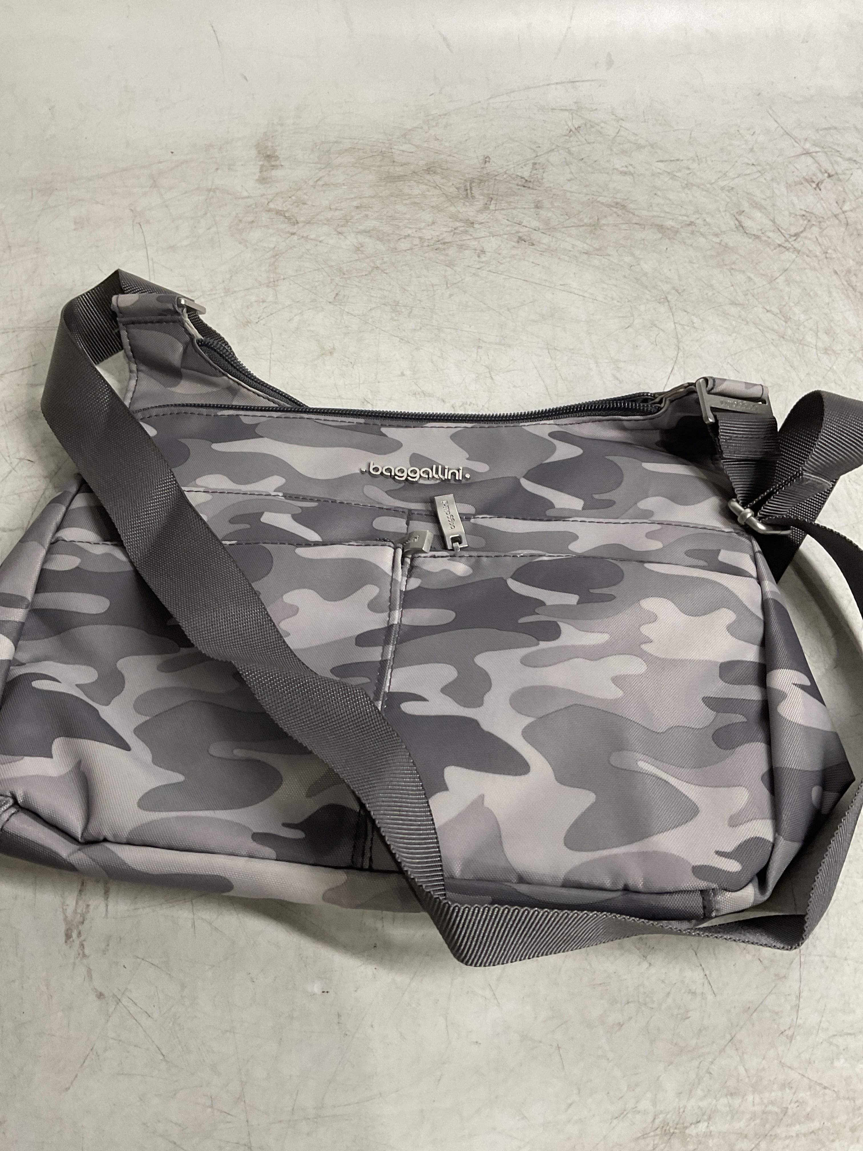 Baggallini Cross Over Crossbody with RFID ( Grey Camo Print , One Size ) Grey Camo Print One Size U2