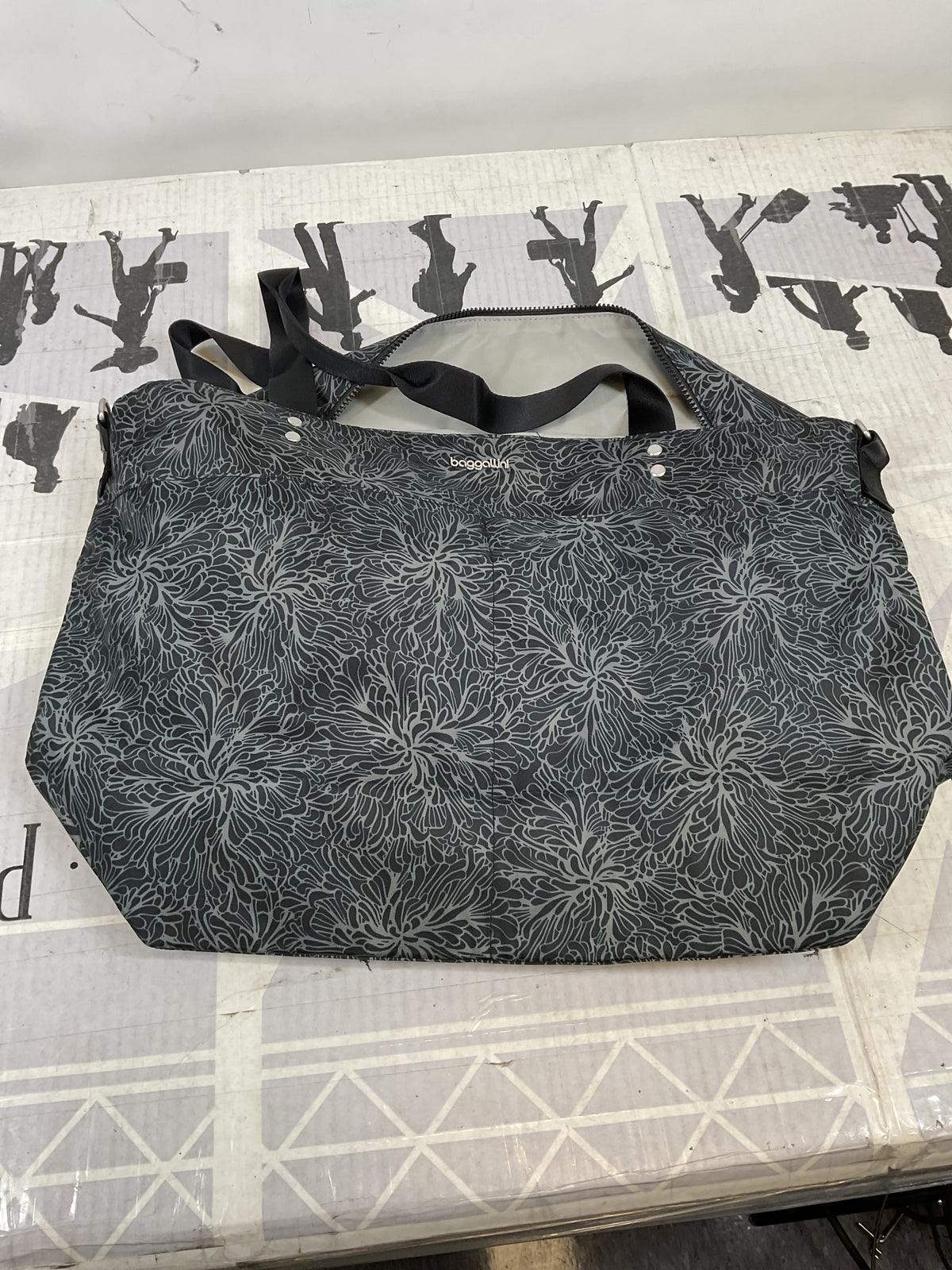 Baggallini Black/Grey ToteU1